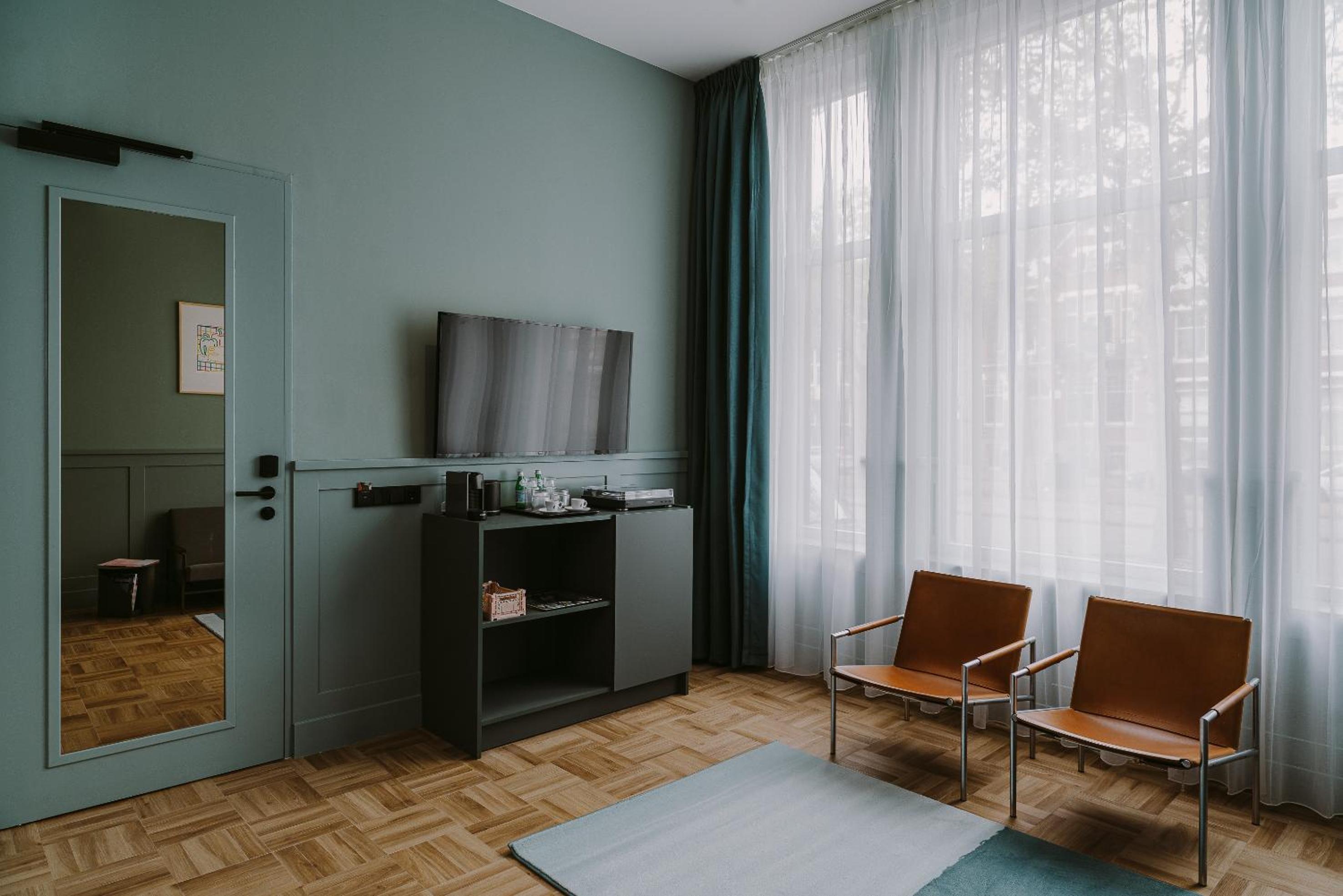 Quadruple Room - Photo 11