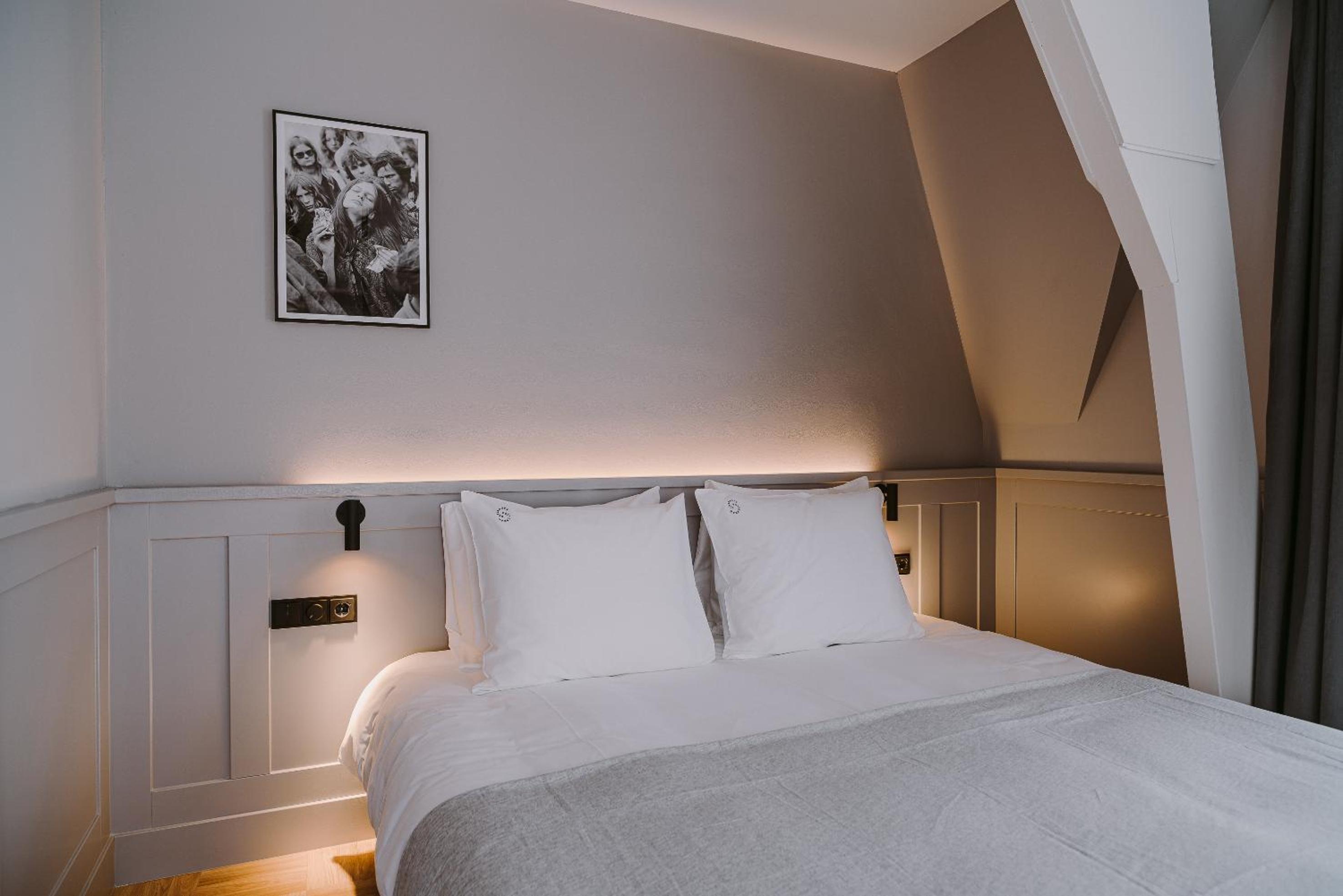 Large Double Room - Photo 2