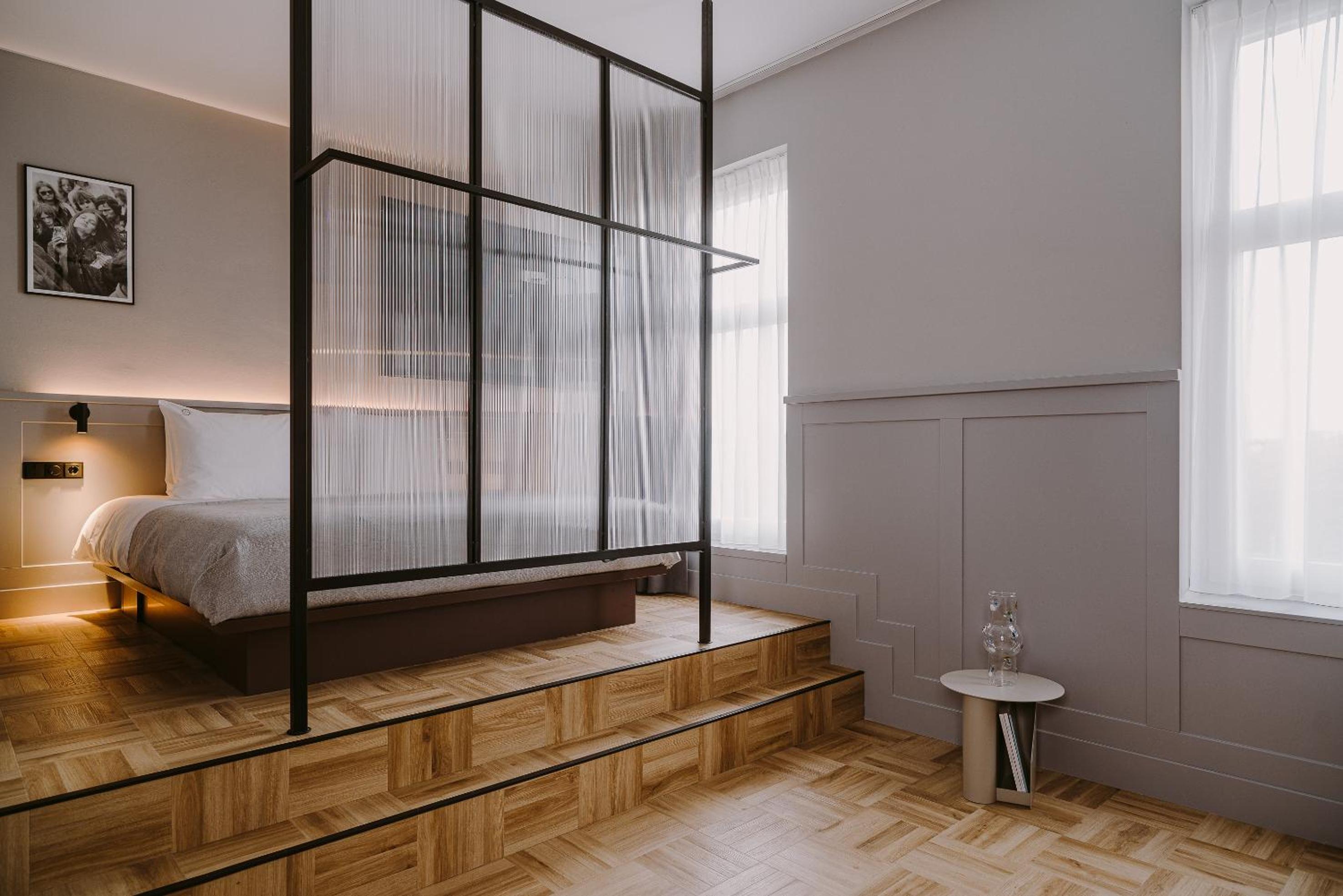 Large Double Room - Photo 1