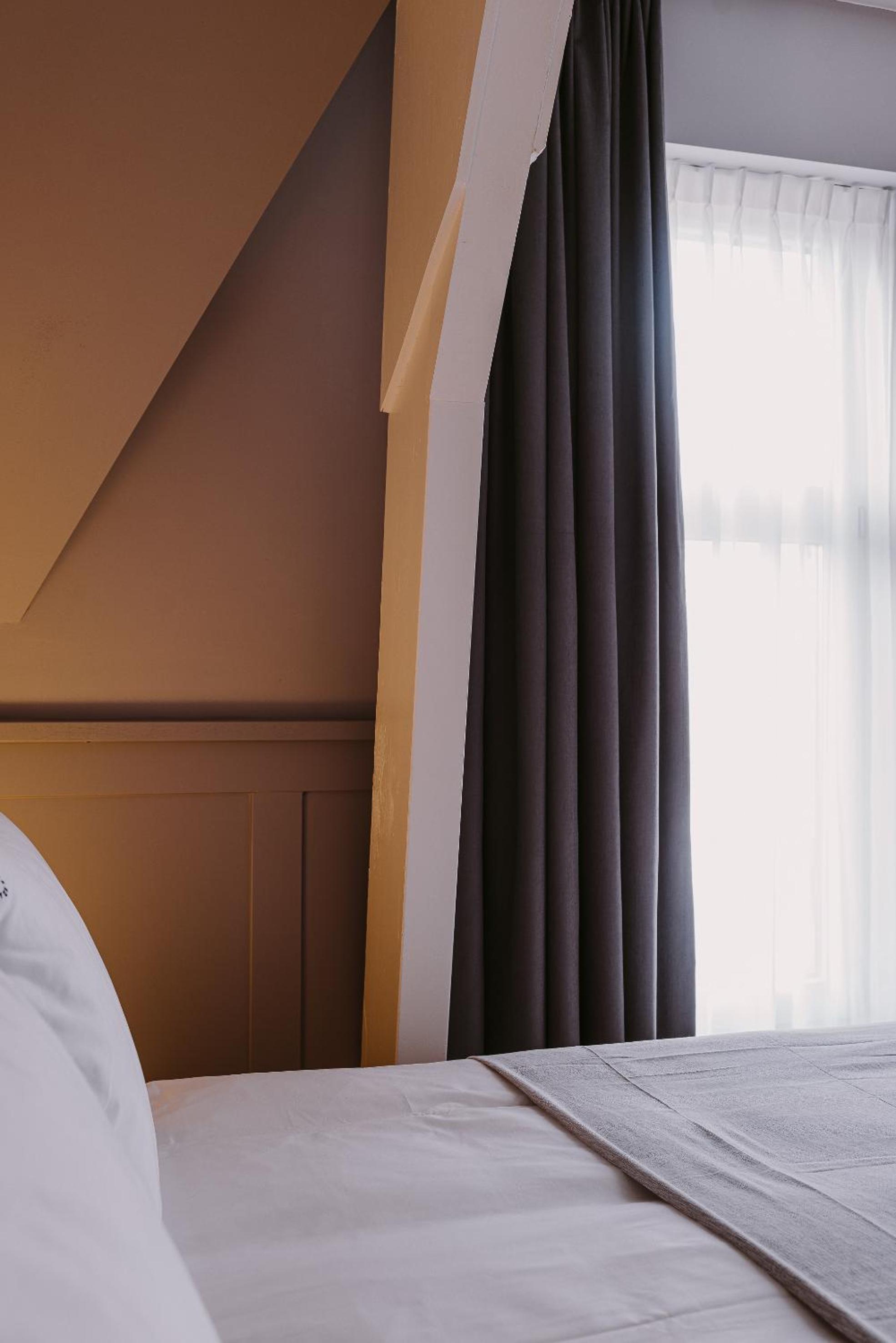 Large Double Room - Photo 5