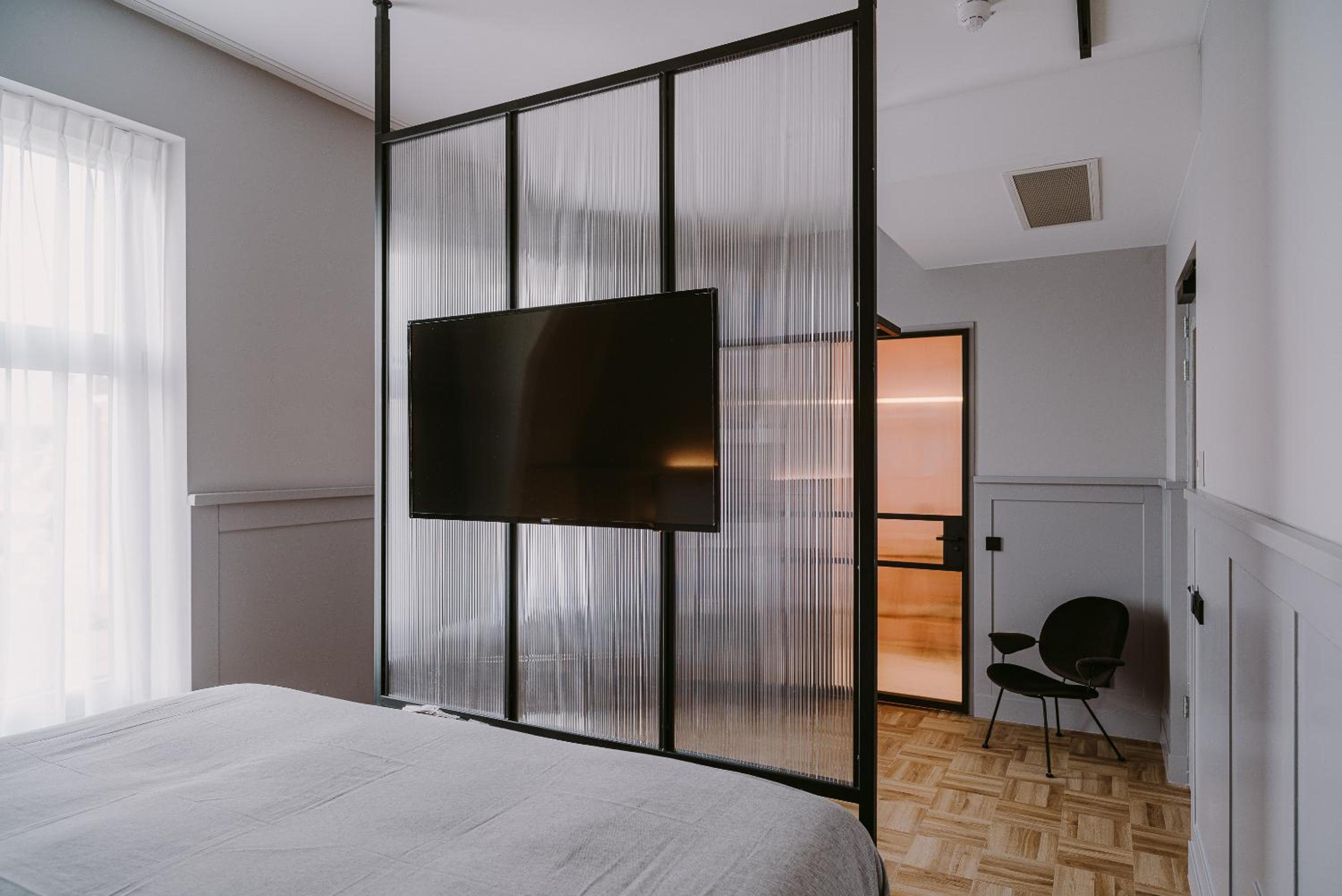 Large Double Room - Photo 3
