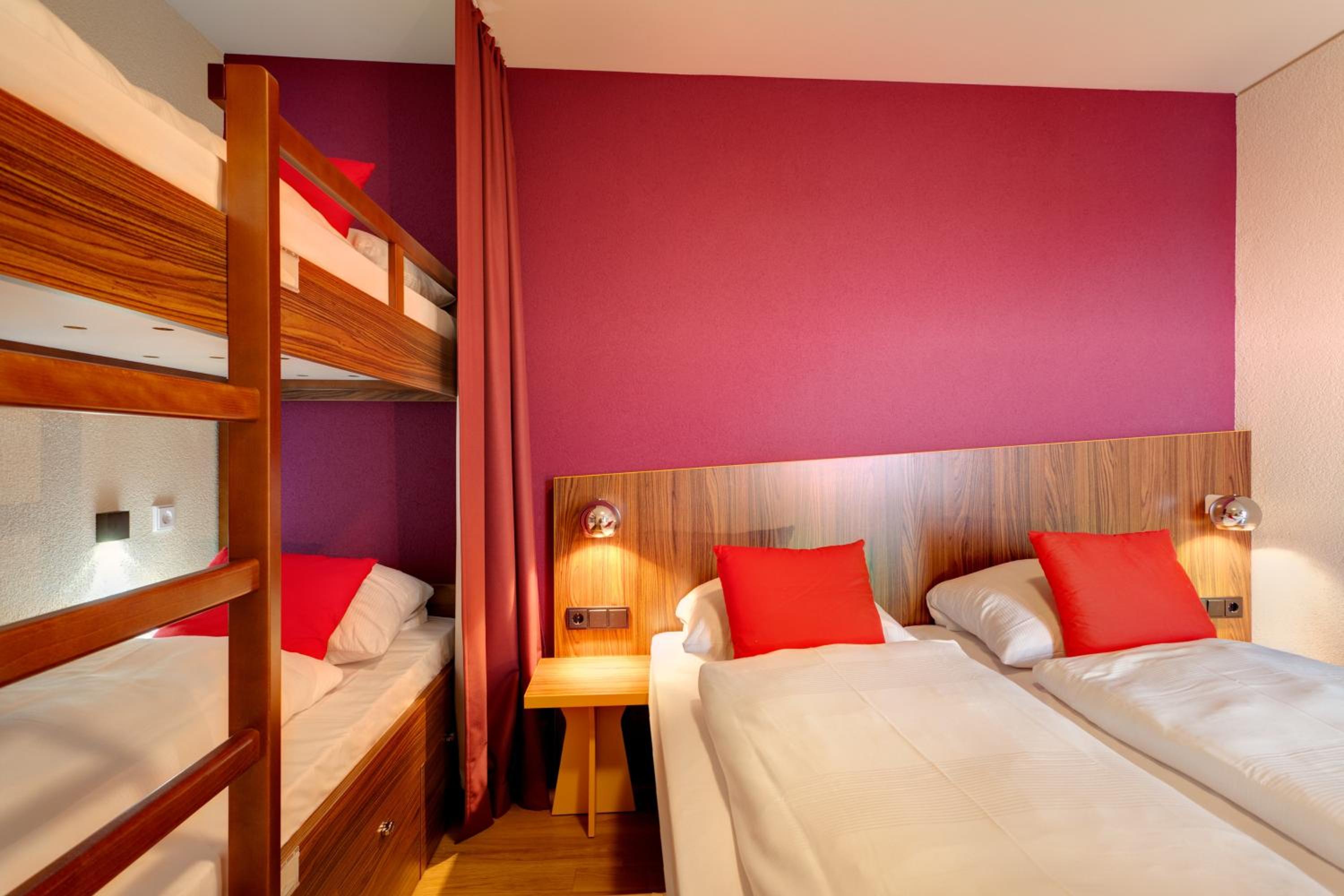Bed in 6-Bed Mixed Dormitory Room photo 3