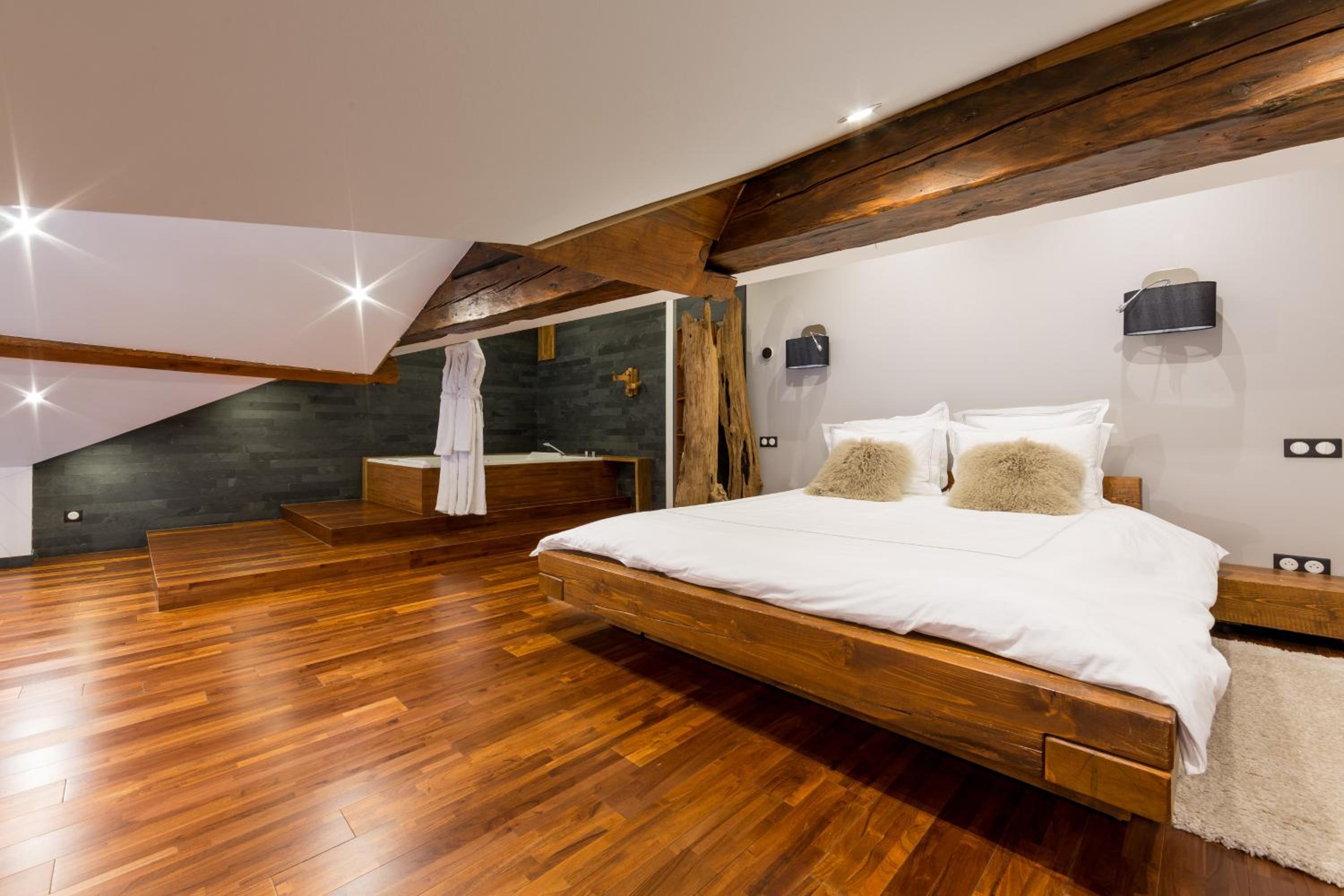 Duplex Apartment with Jacuzzi - Photo 6