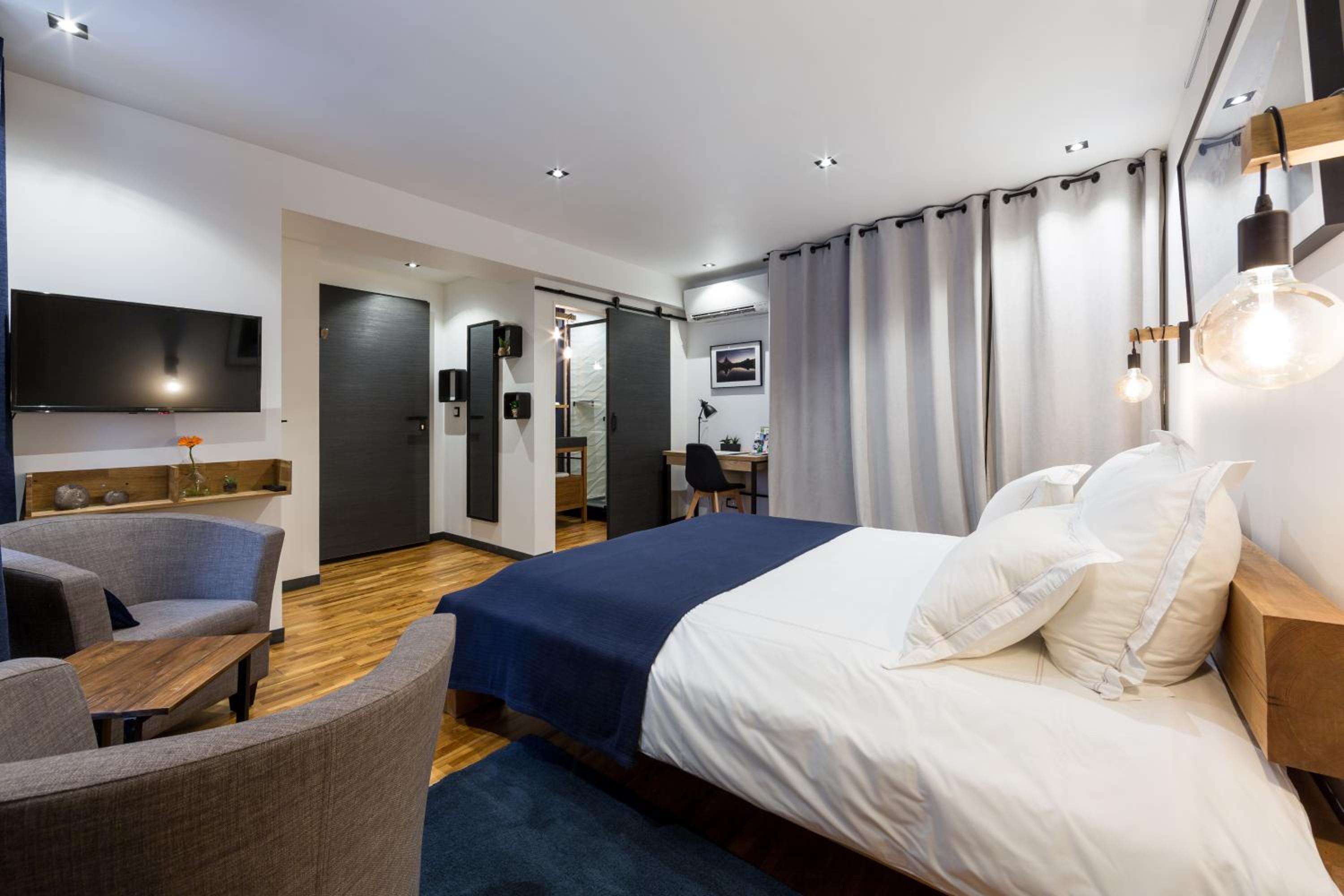 Studio Apartment - Photo 2