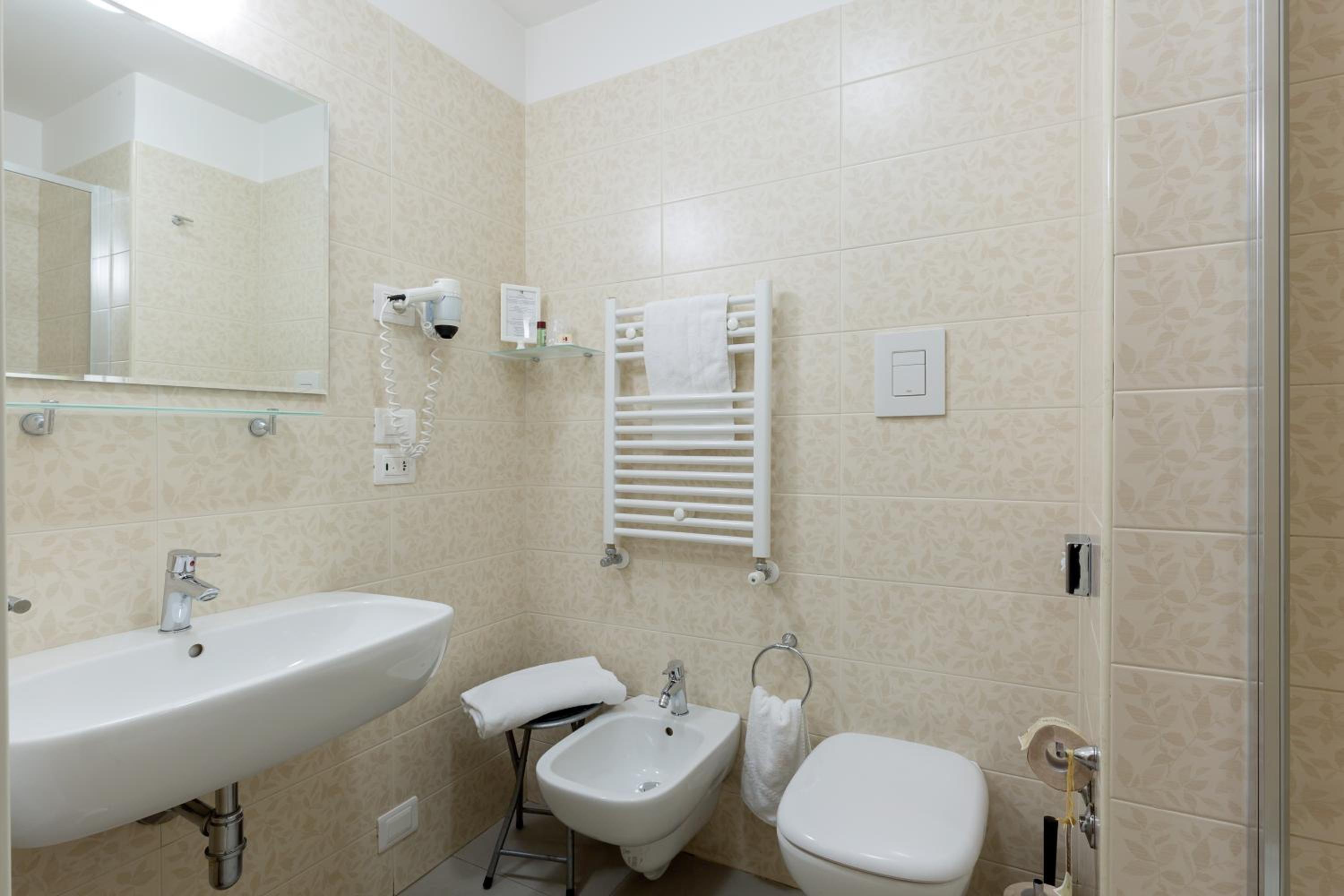 Single Room photo 3
