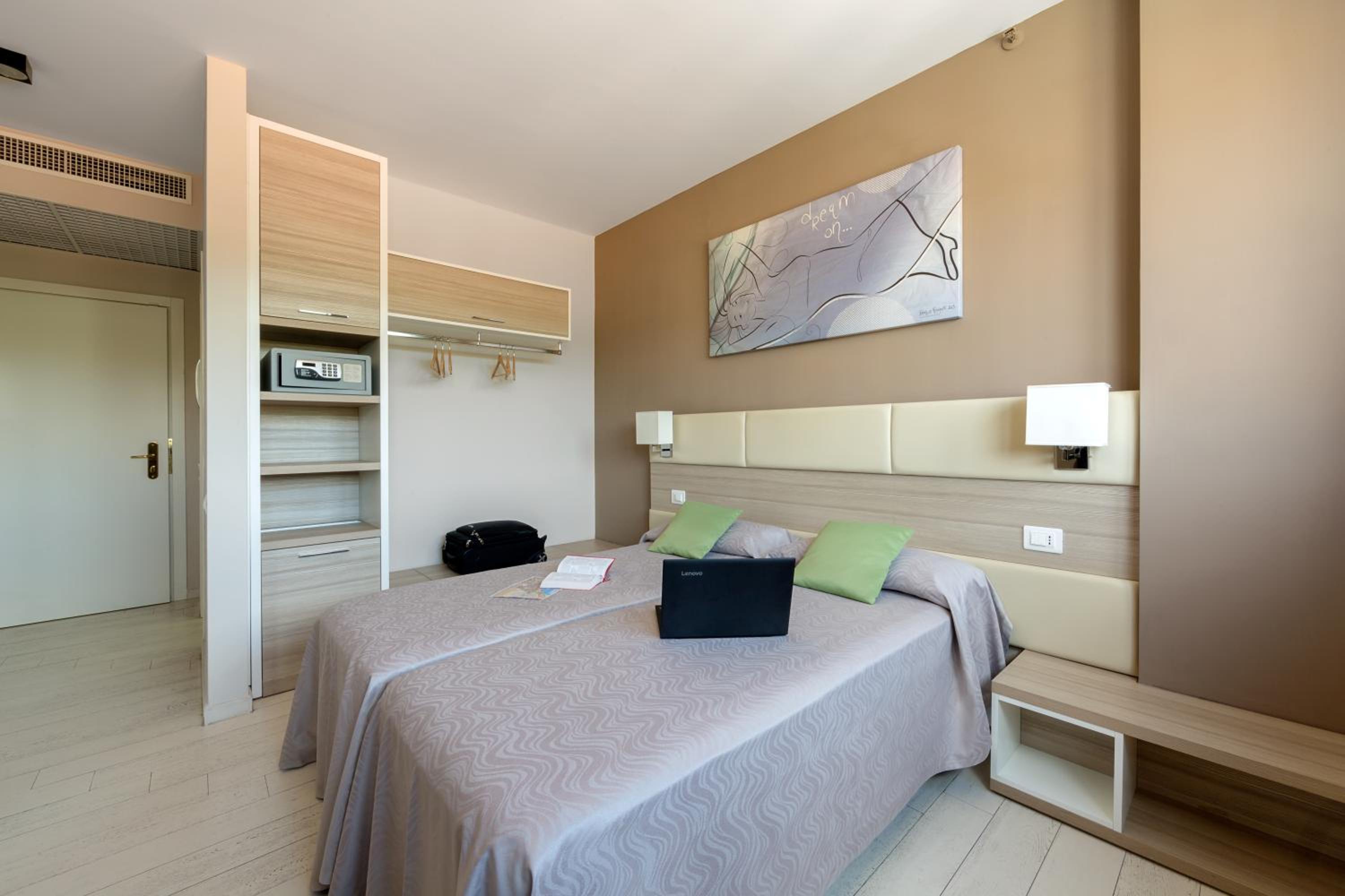 Double or Twin Room photo 3