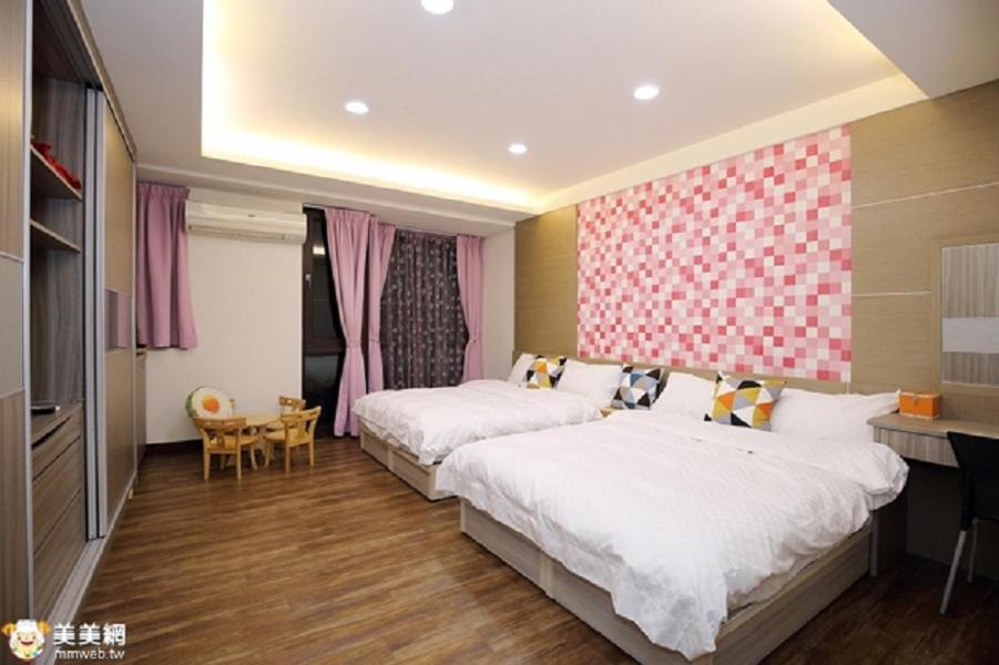 Family Room with Balcony photo 1