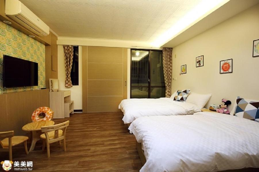 Family Room with Balcony photo 3