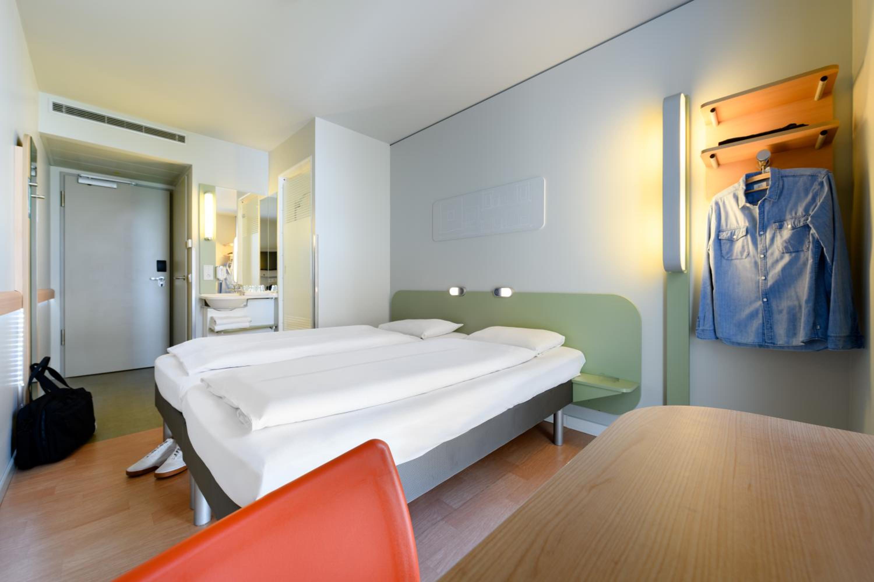 Twin Room - Photo 1