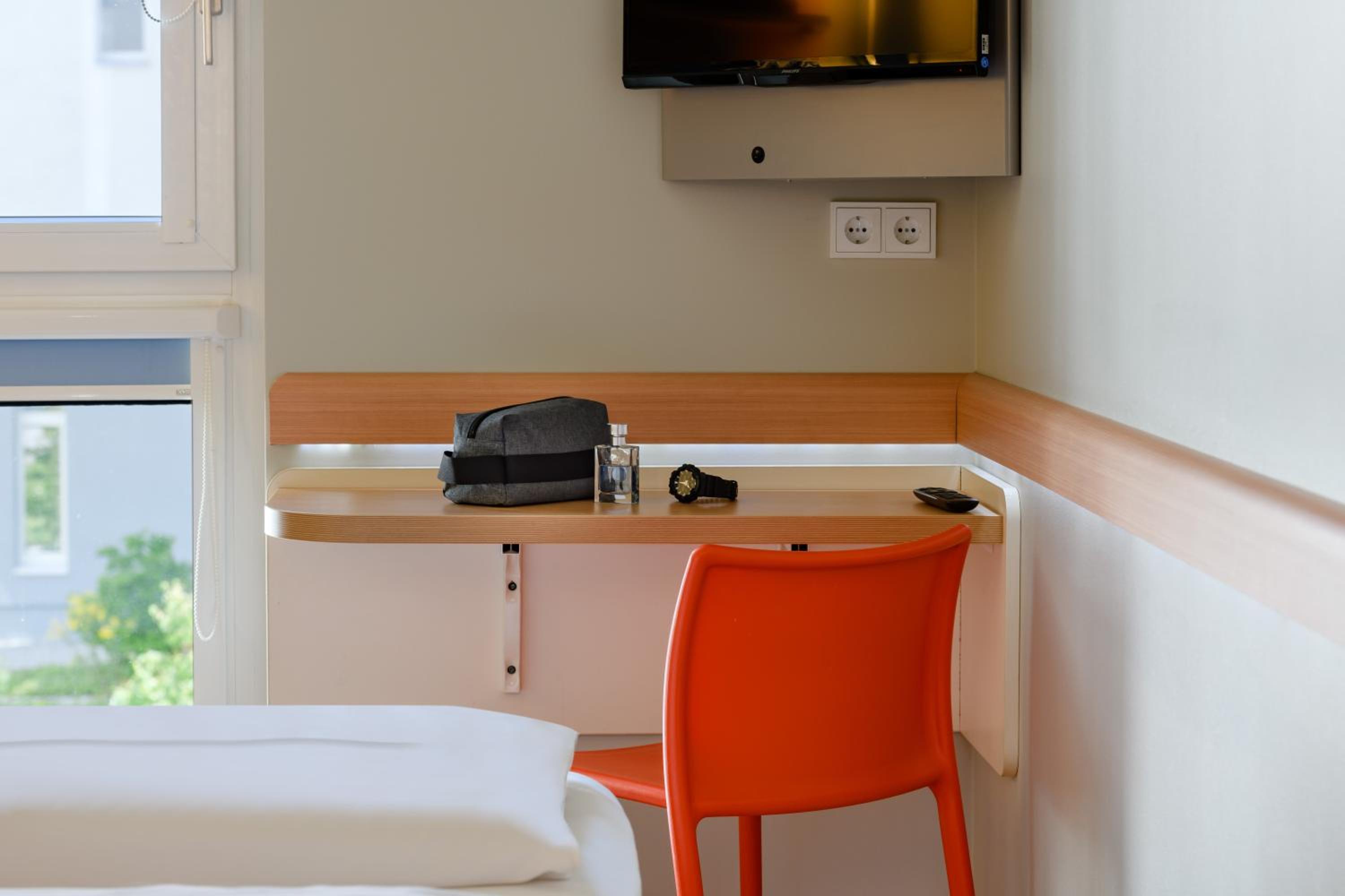 Twin Room - Photo 3