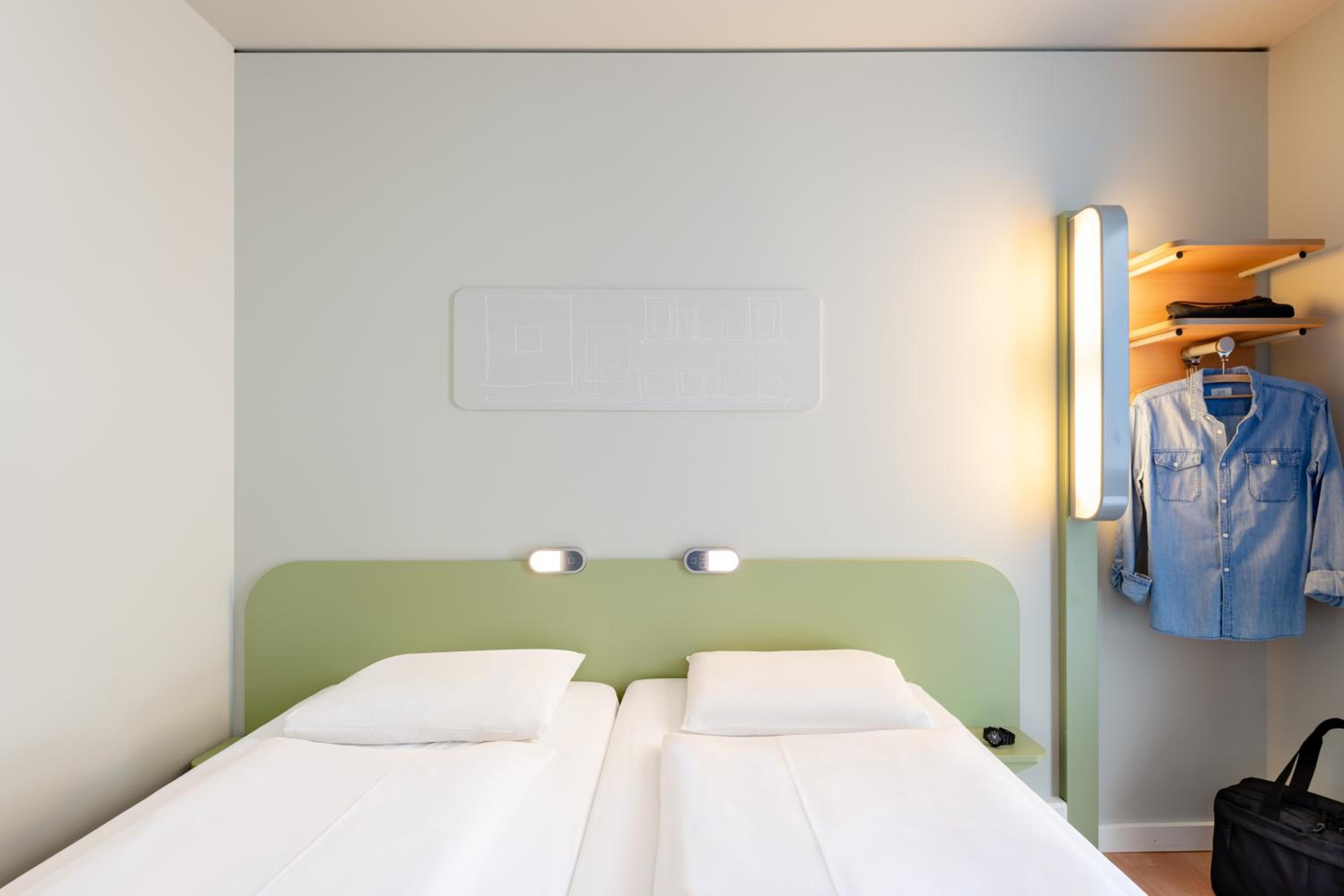 Twin Room - Photo 4