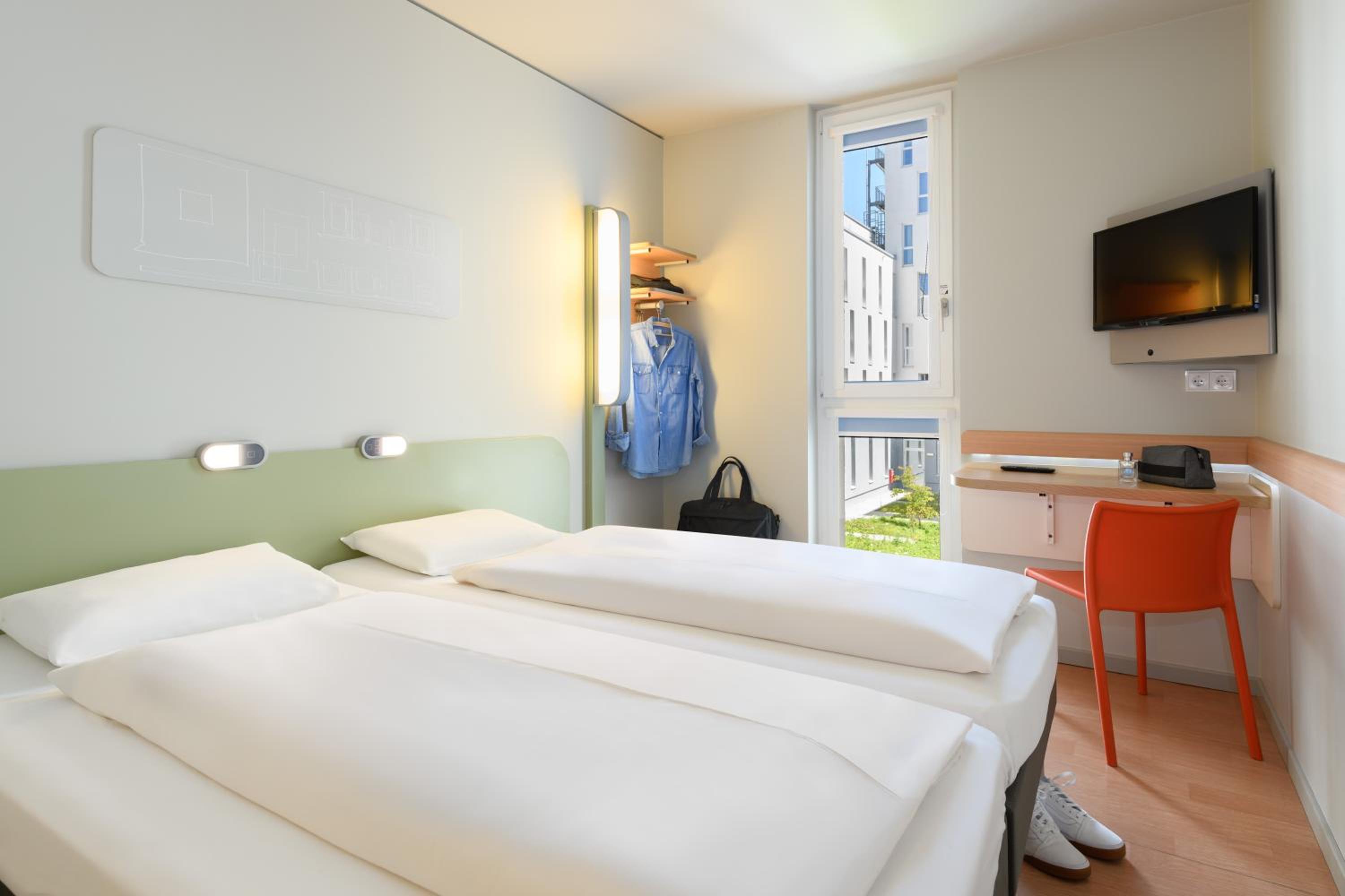 Twin Room - Photo 6