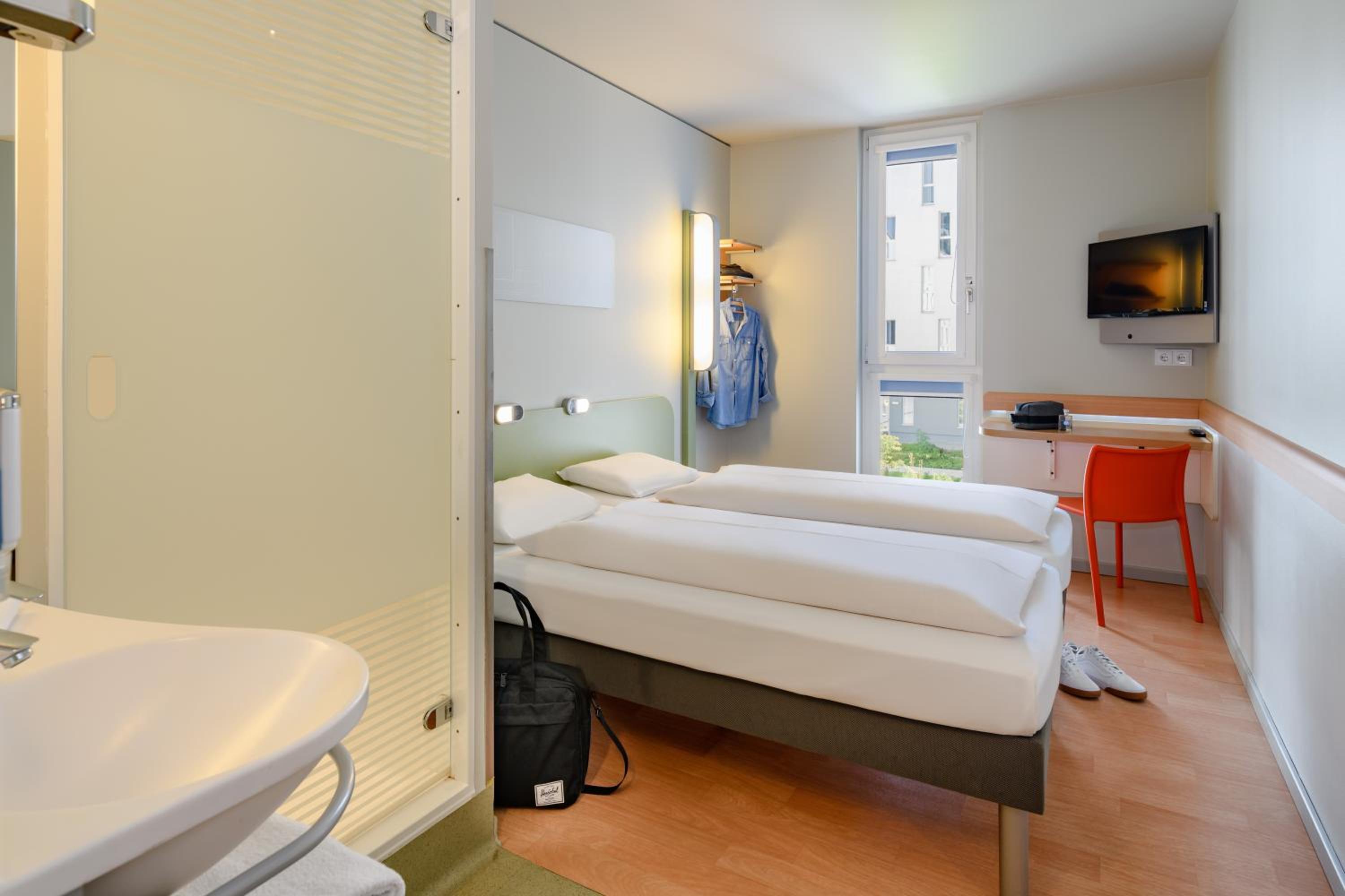 Twin Room - Photo 2
