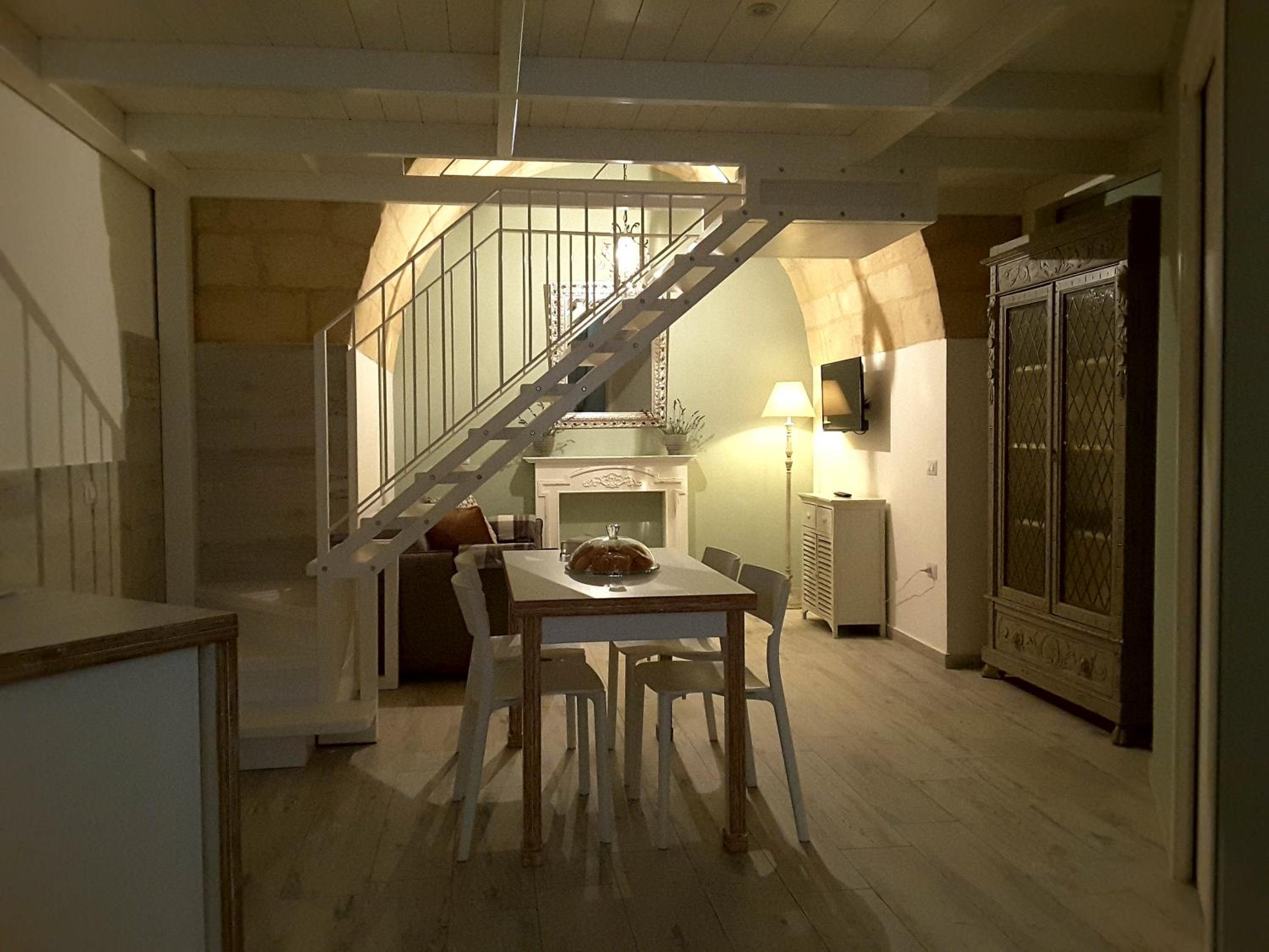 One-Bedroom Apartment - Photo 1