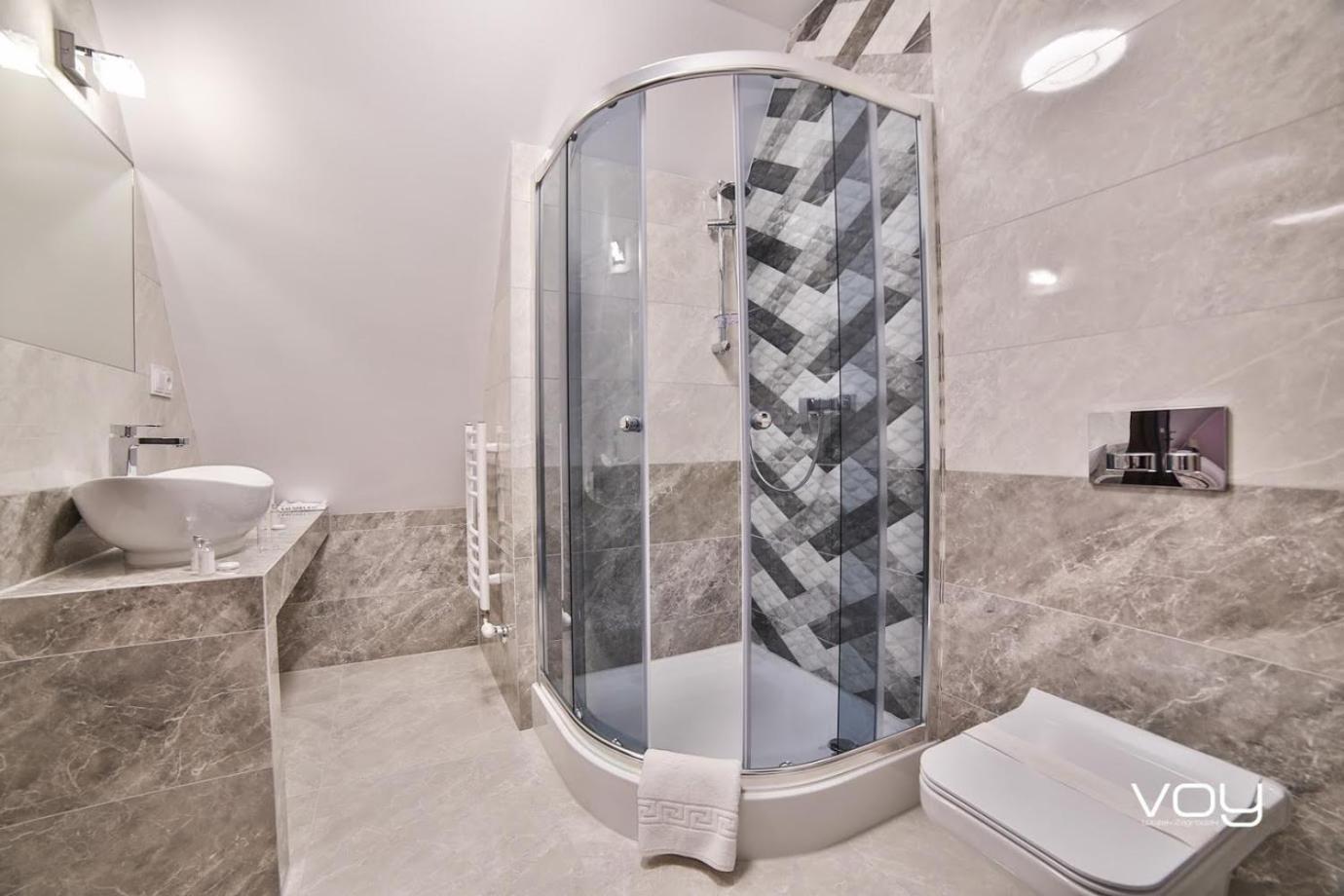 Twin Room with Private Bathroom photo 2
