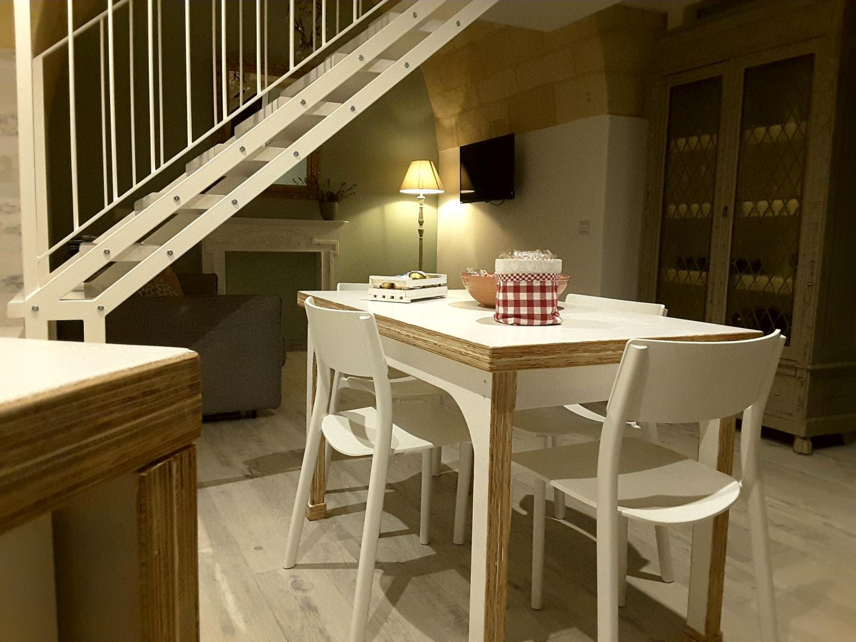 One-Bedroom Apartment - Photo 4