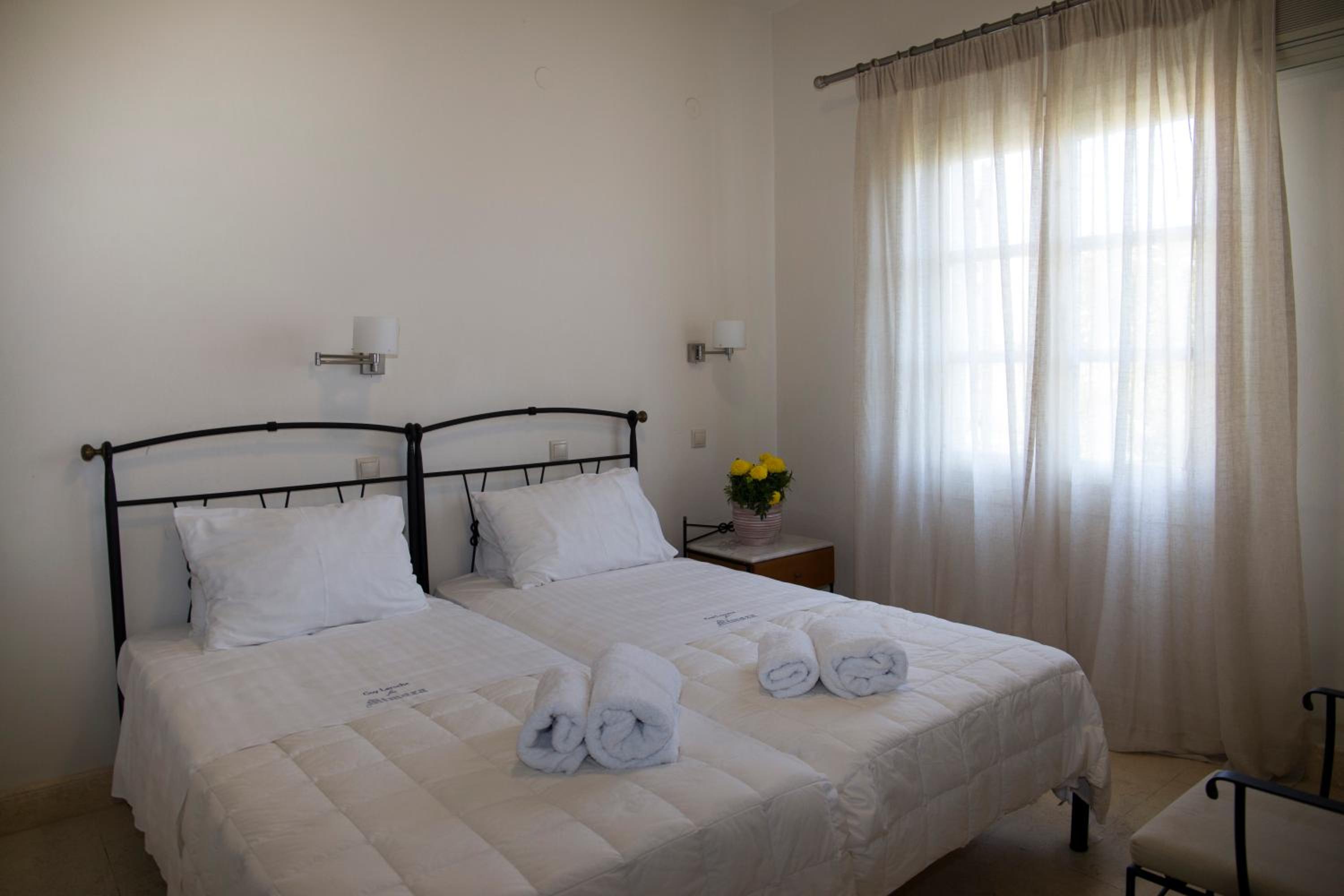 Double or Twin Room with Window - Photo 16