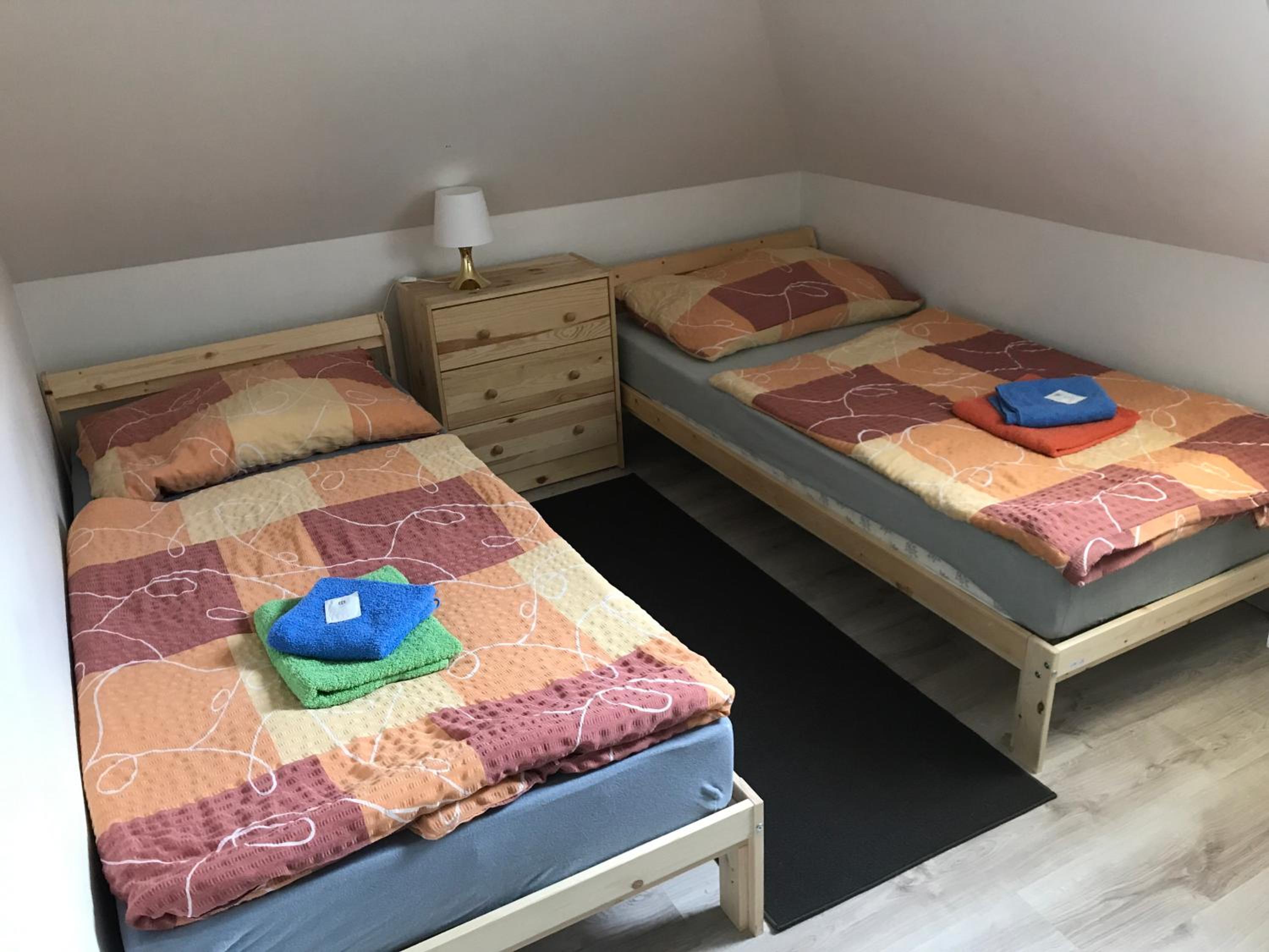 Small Twin Room - Photo 12