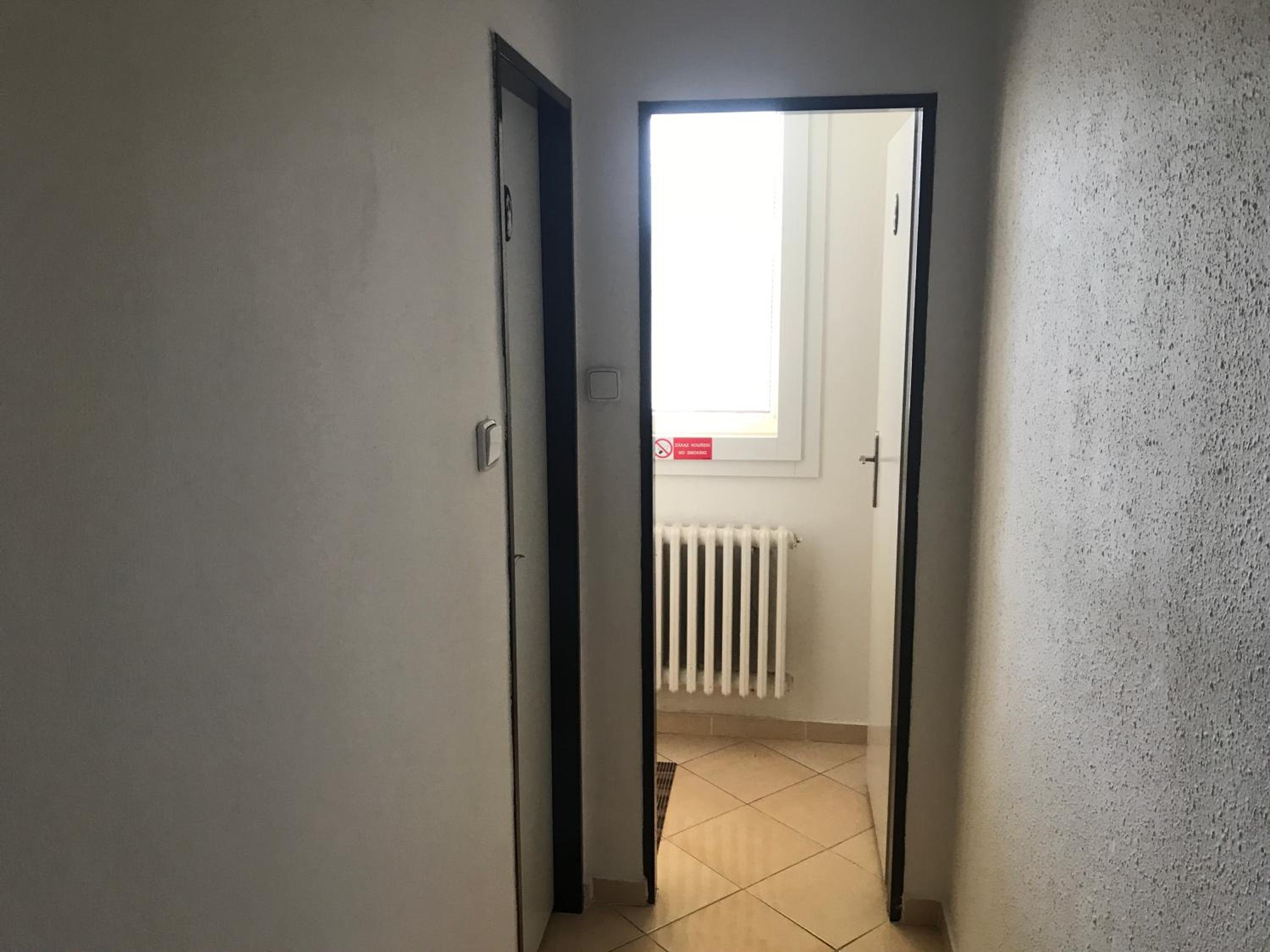Small Twin Room - Photo 15