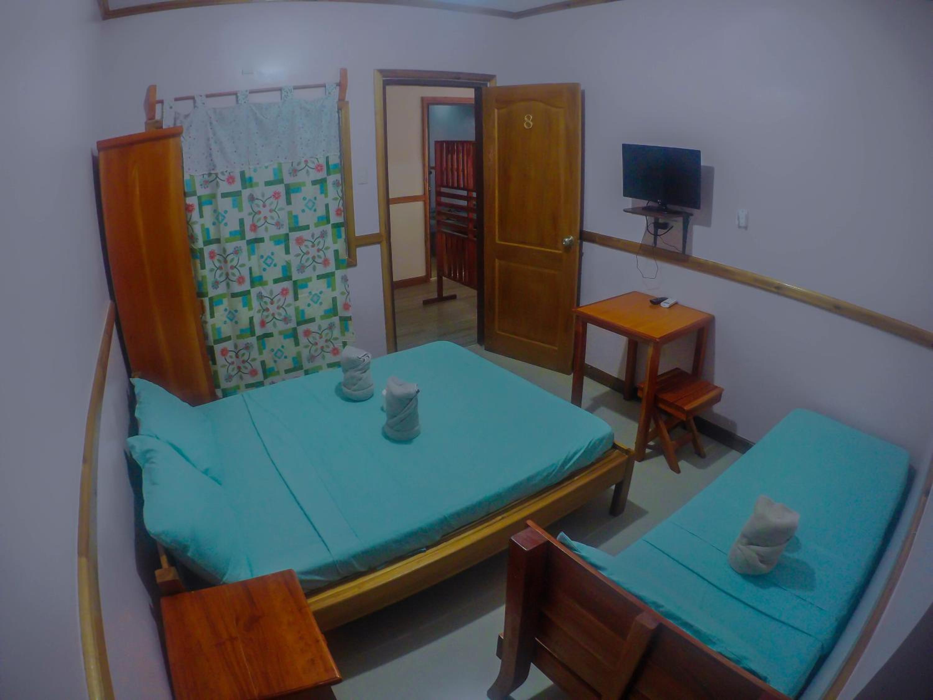 Twin Room with Private Bathroom - Photo 3