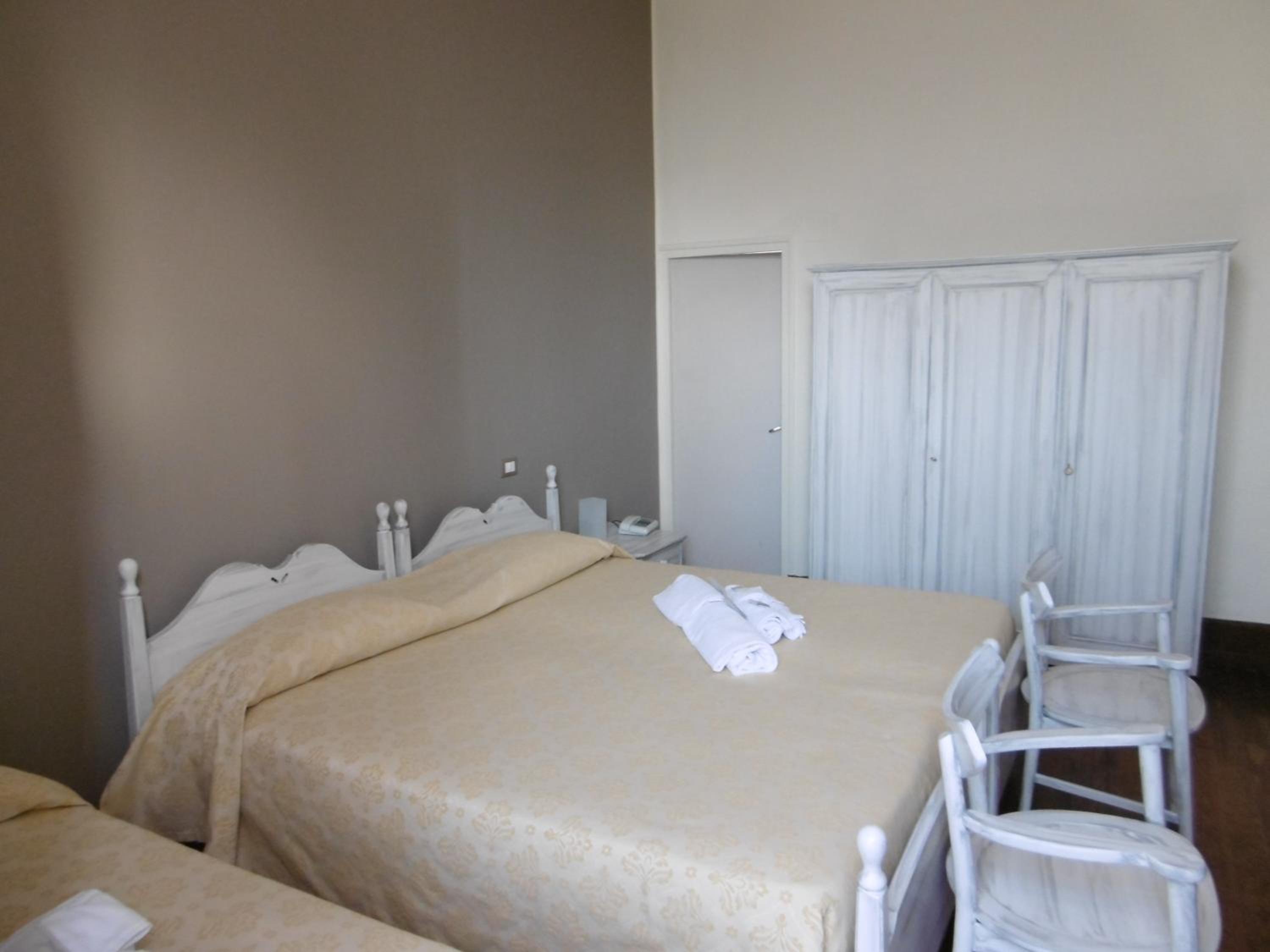 Triple Room - Photo 7