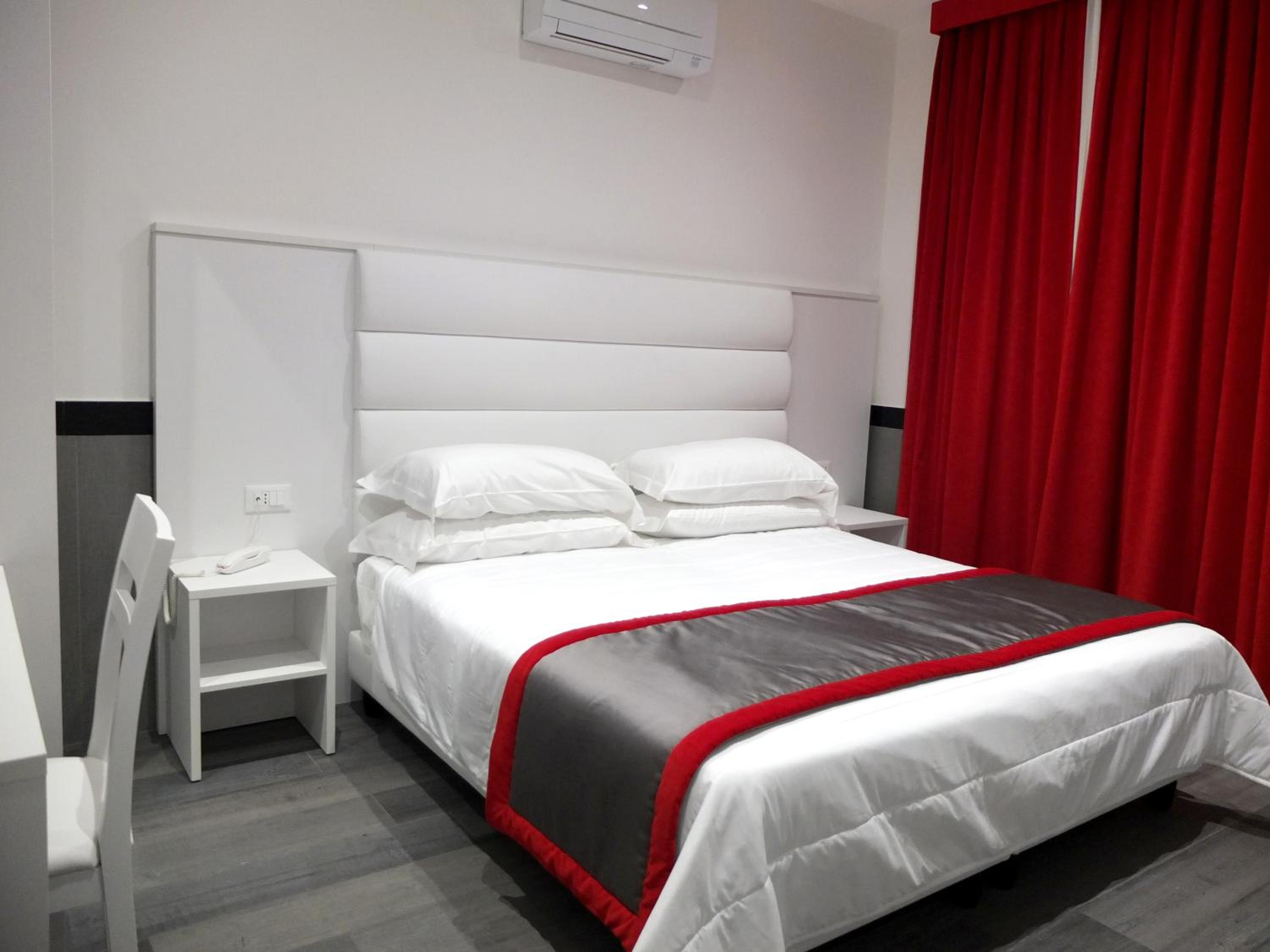 Deluxe Double or Twin Room photo 1