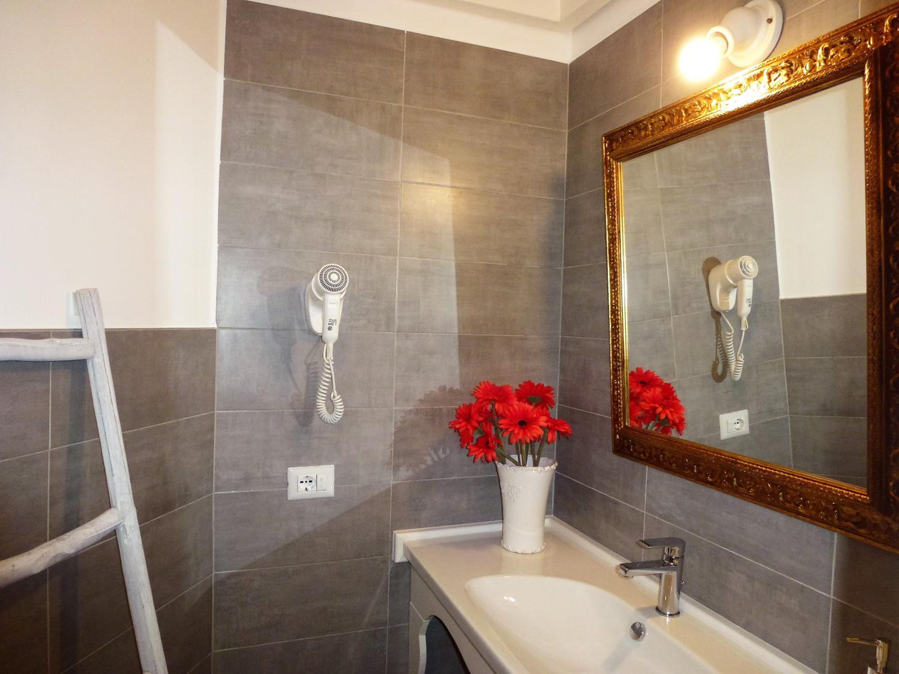 One-Bedroom Apartment - Photo 11