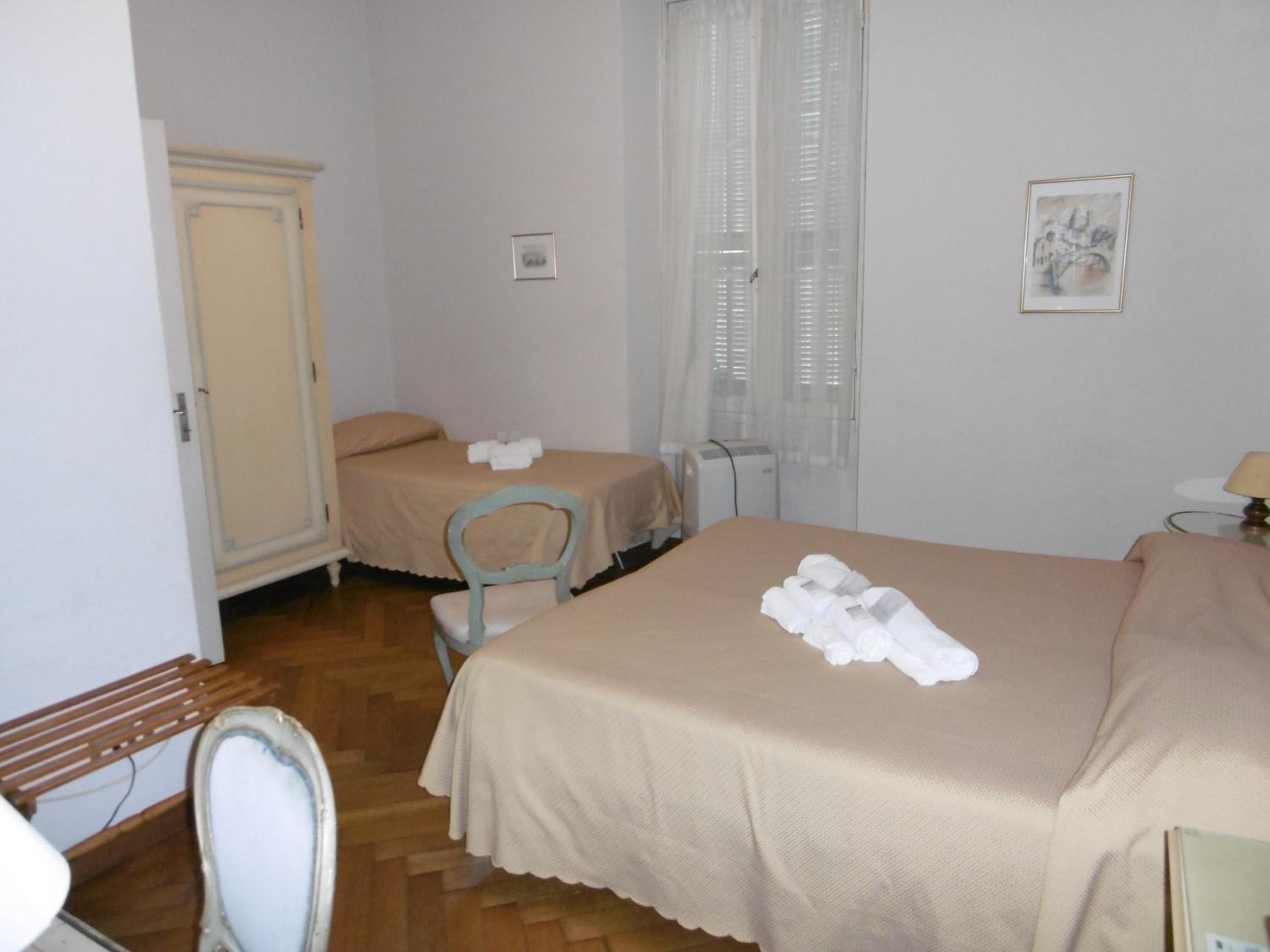 Triple Room - Photo 13