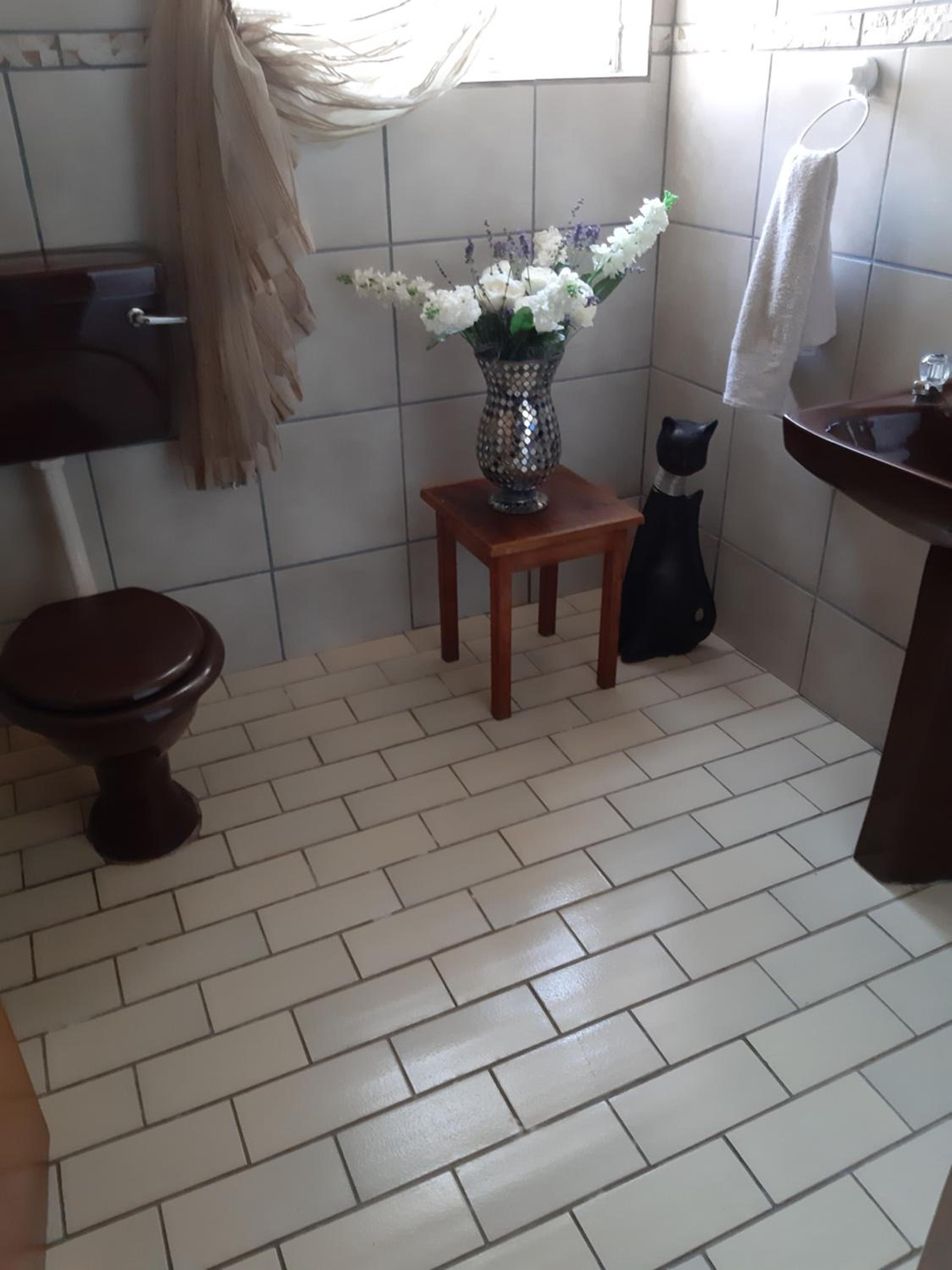 Queen Room photo 2