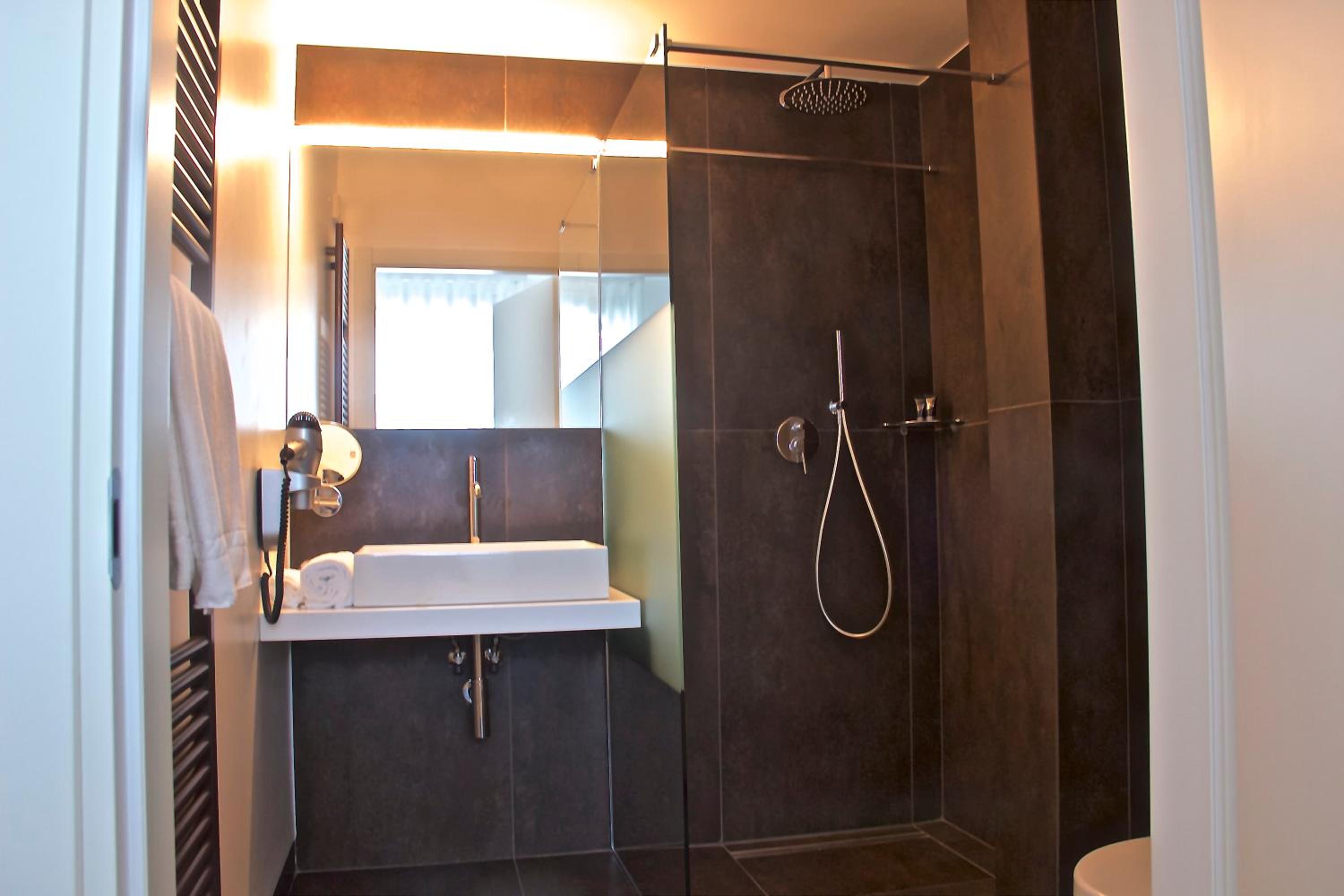 Single Room - Disability Access photo 2