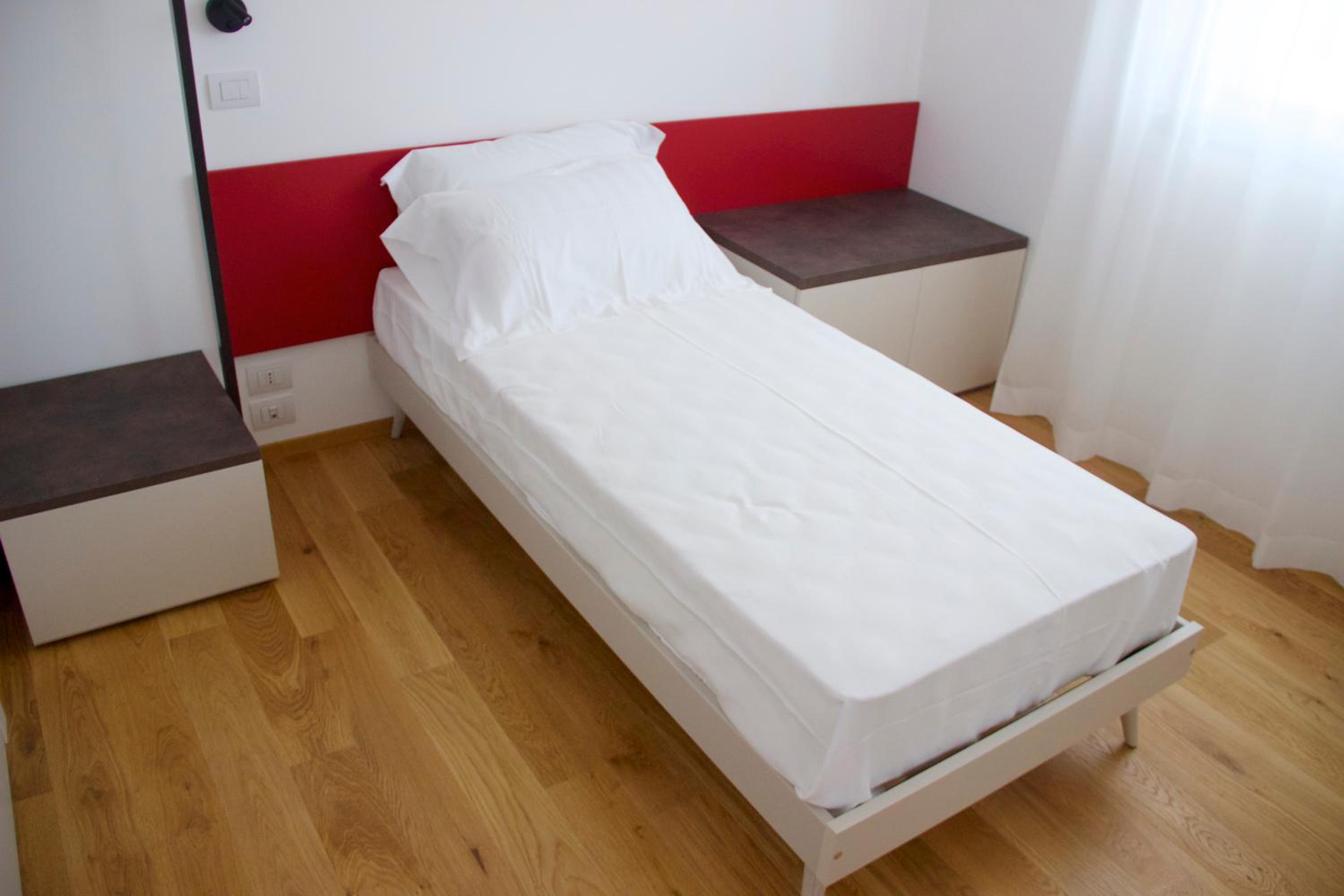 Single Room - Disability Access photo 1