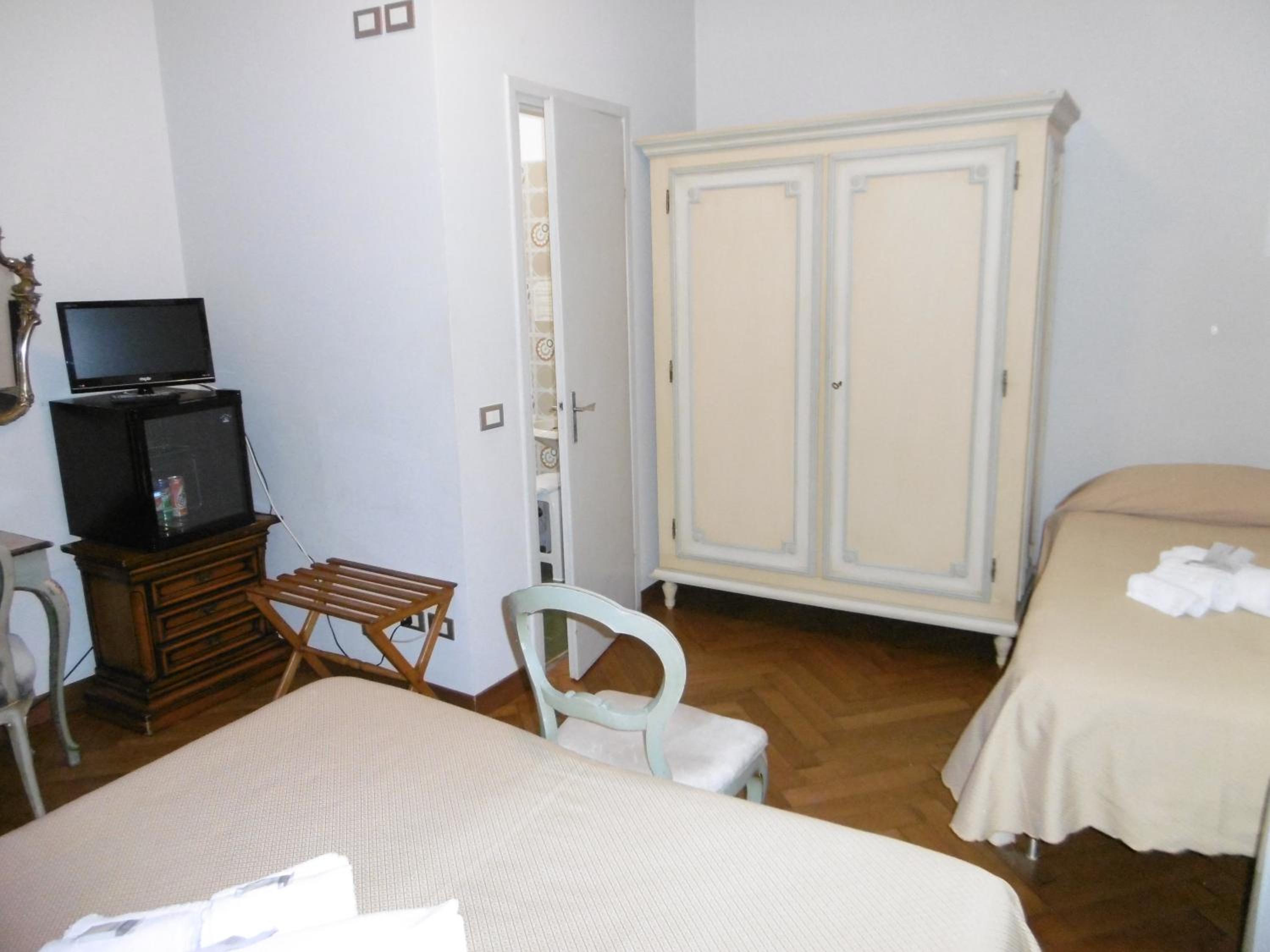 Triple Room - Photo 12