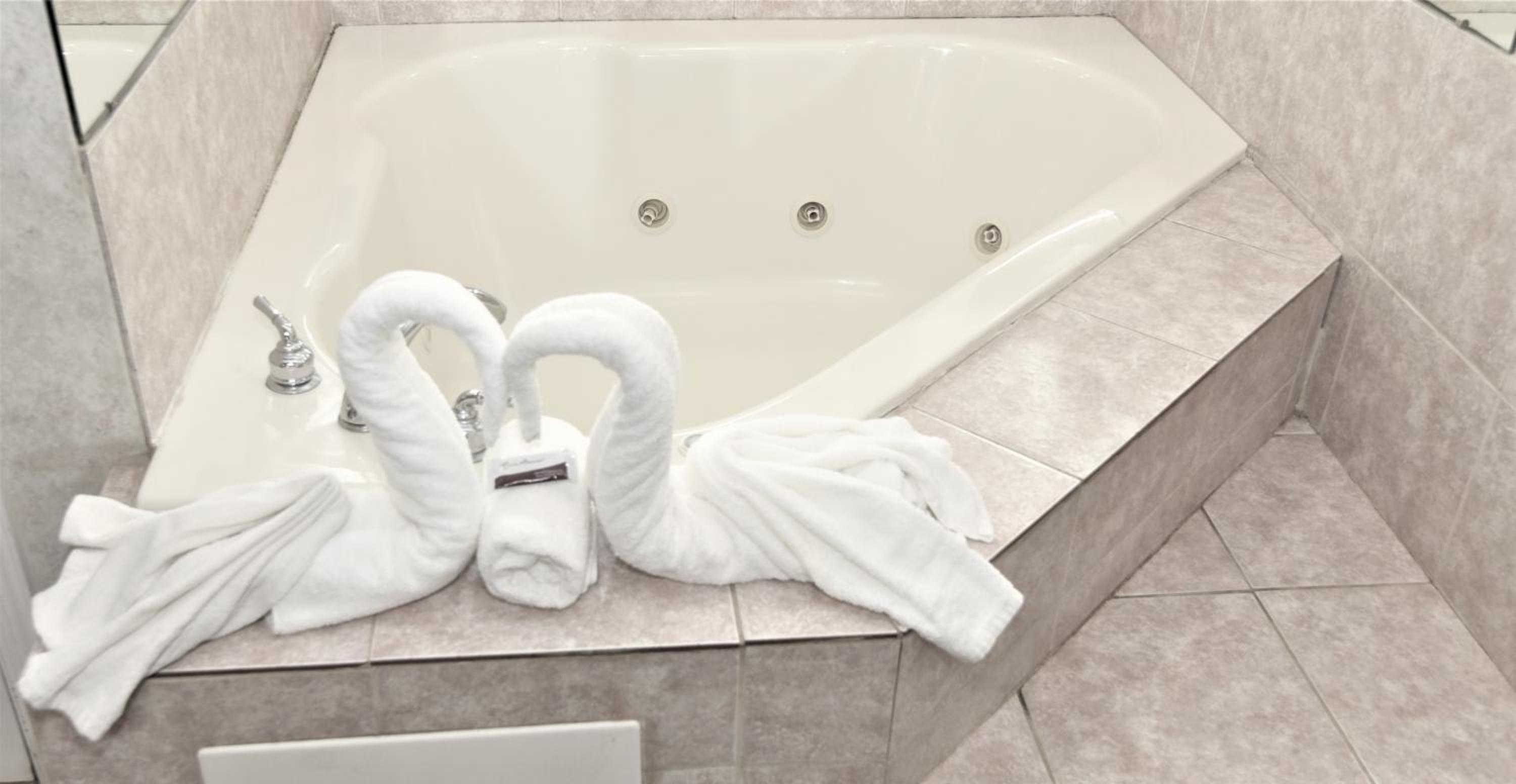 Deluxe King Room with Spa Bath nonsmoking - Photo 6