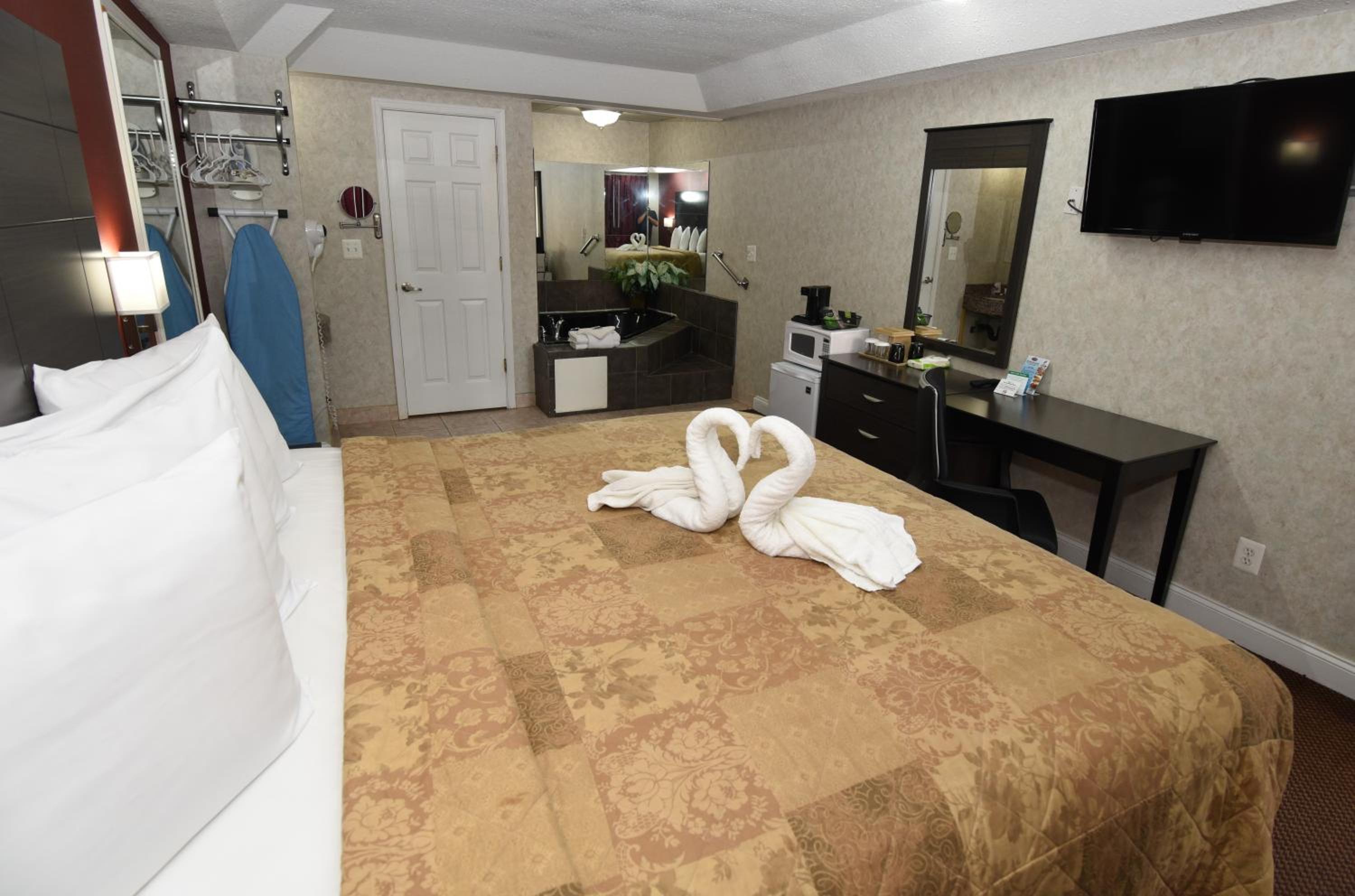 Deluxe King Room with Spa Bath nonsmoking - Photo 4
