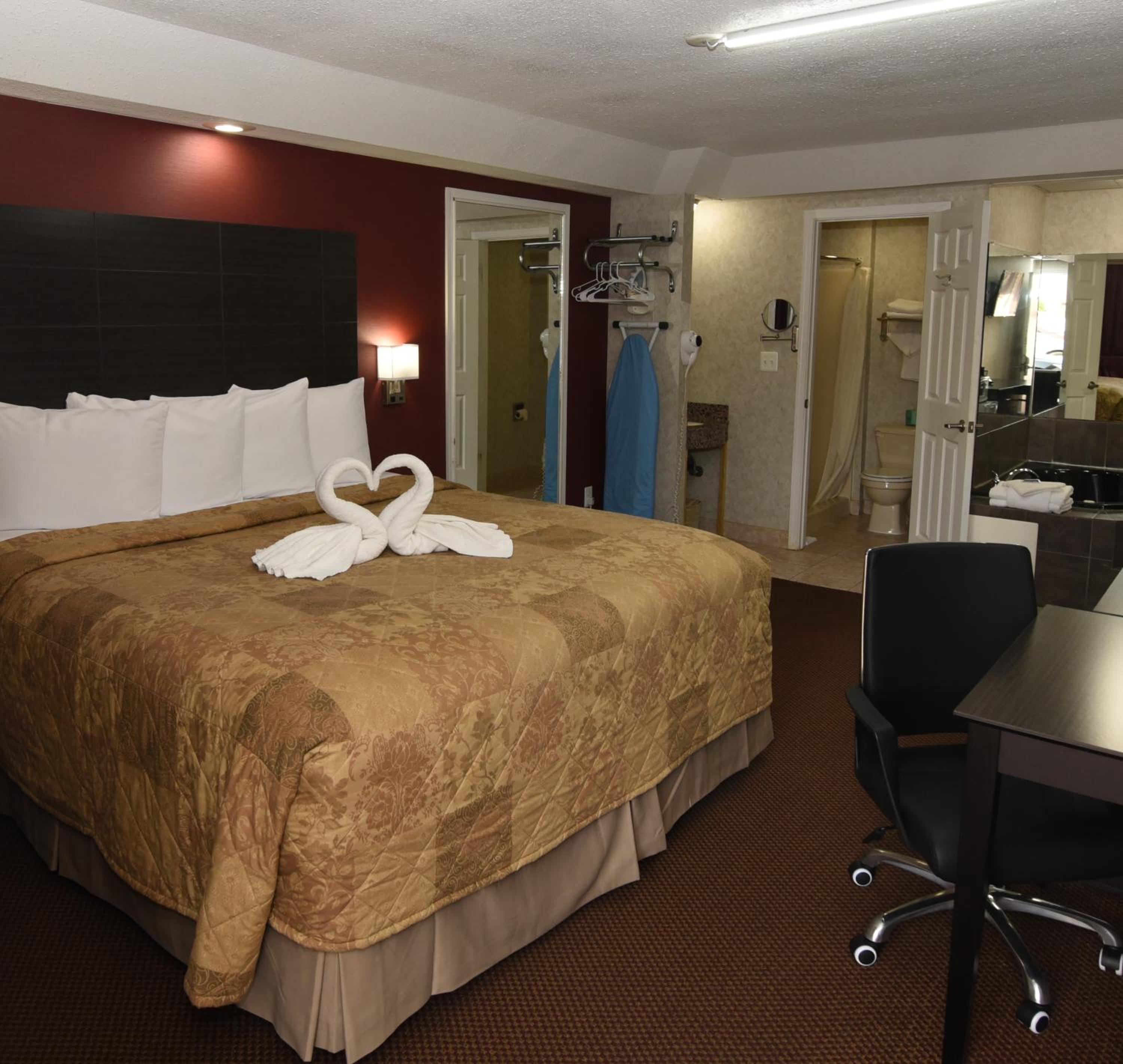 Deluxe King Room with Spa Bath nonsmoking - Photo 3