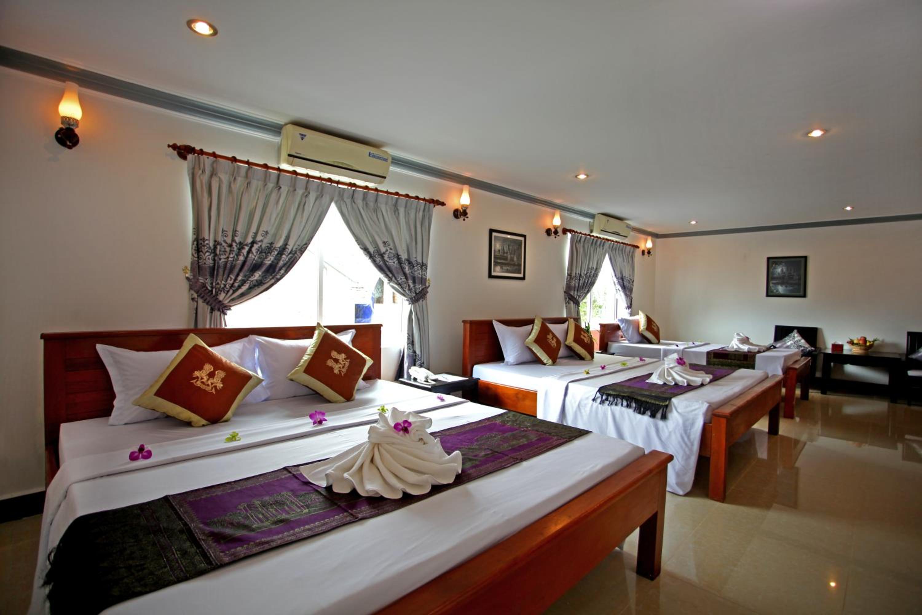 Deluxe Family Room