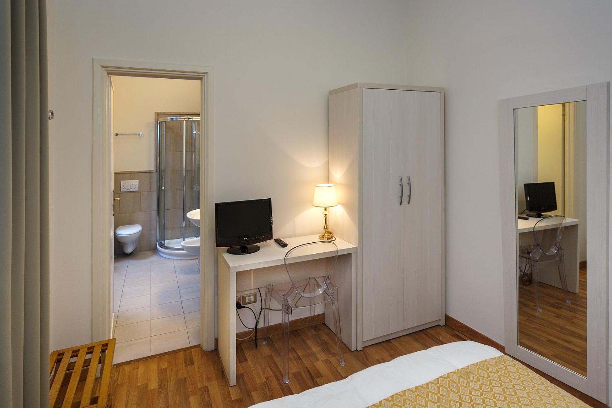 Economy Double Room - Photo 15