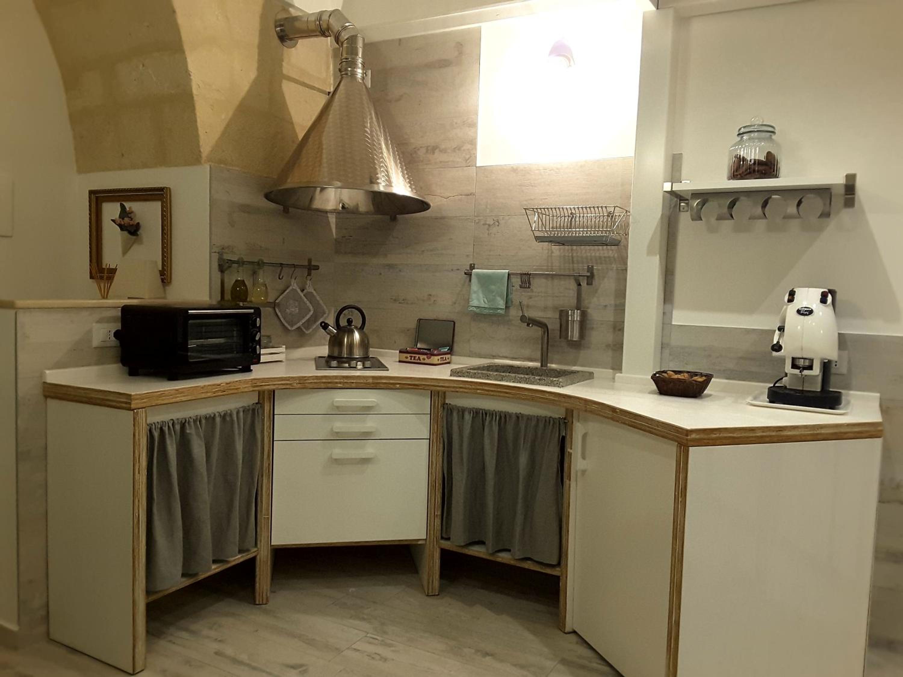 One-Bedroom Apartment - Photo 12