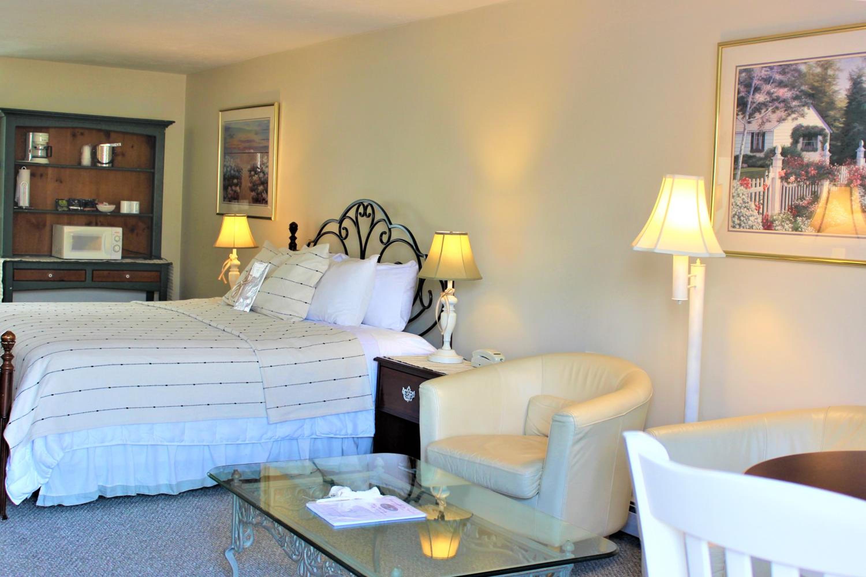Deluxe King Room photo 1