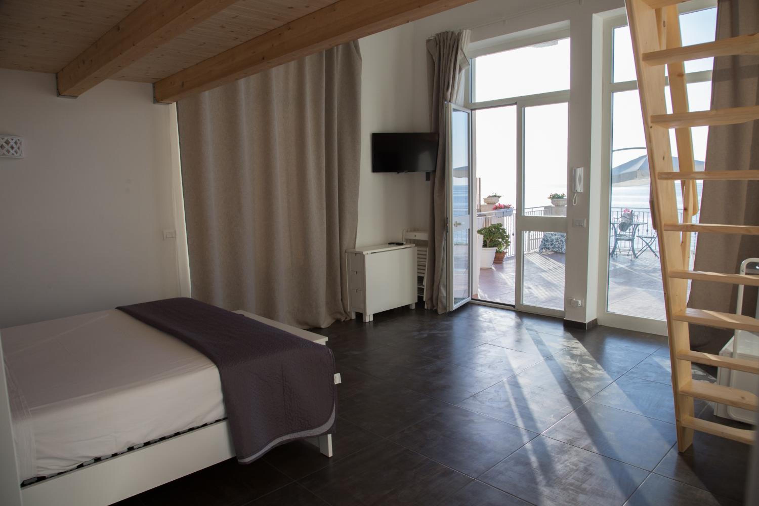 Studio Apartment with Sea View photo 3