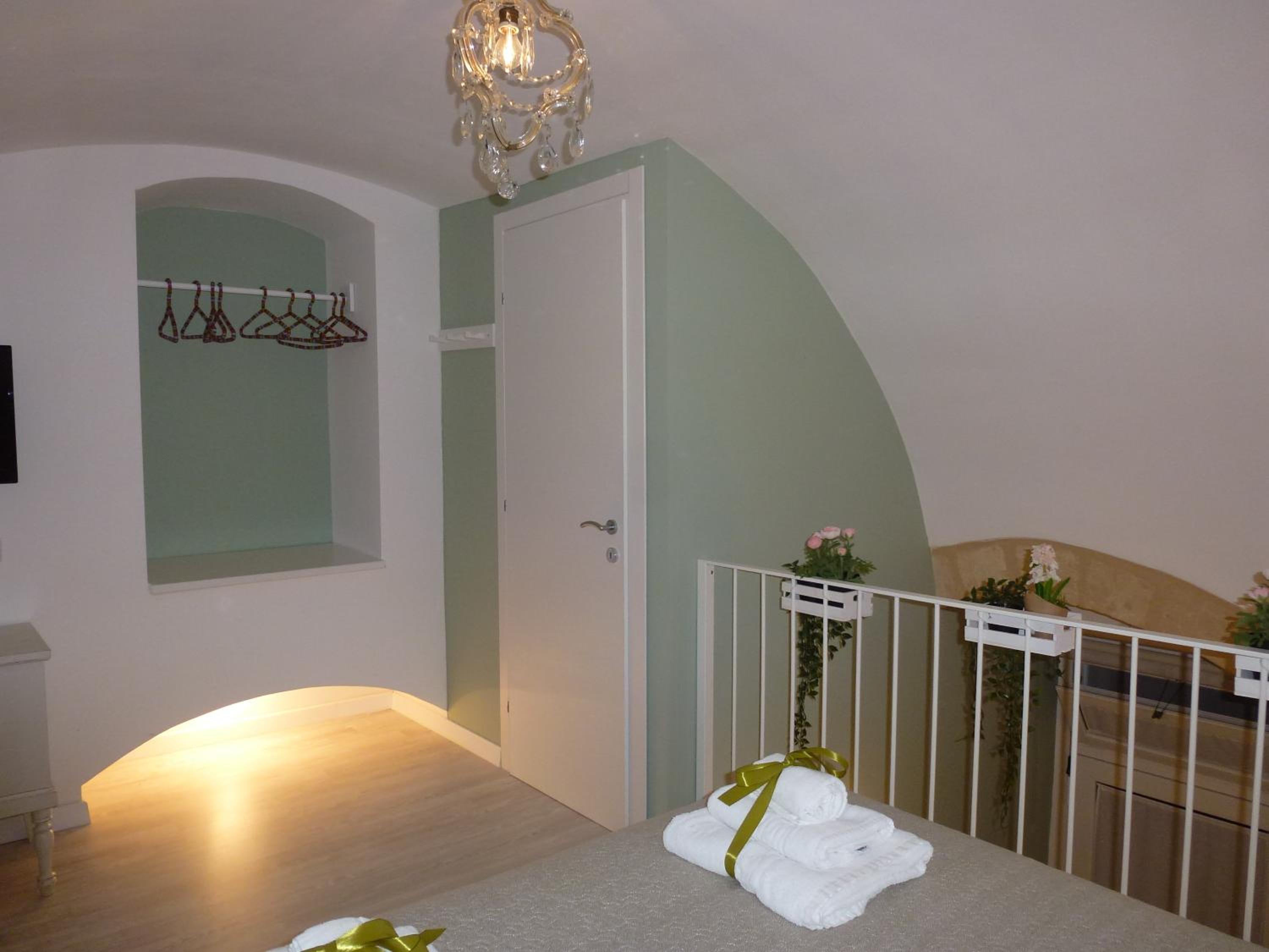 One-Bedroom Apartment - Photo 16