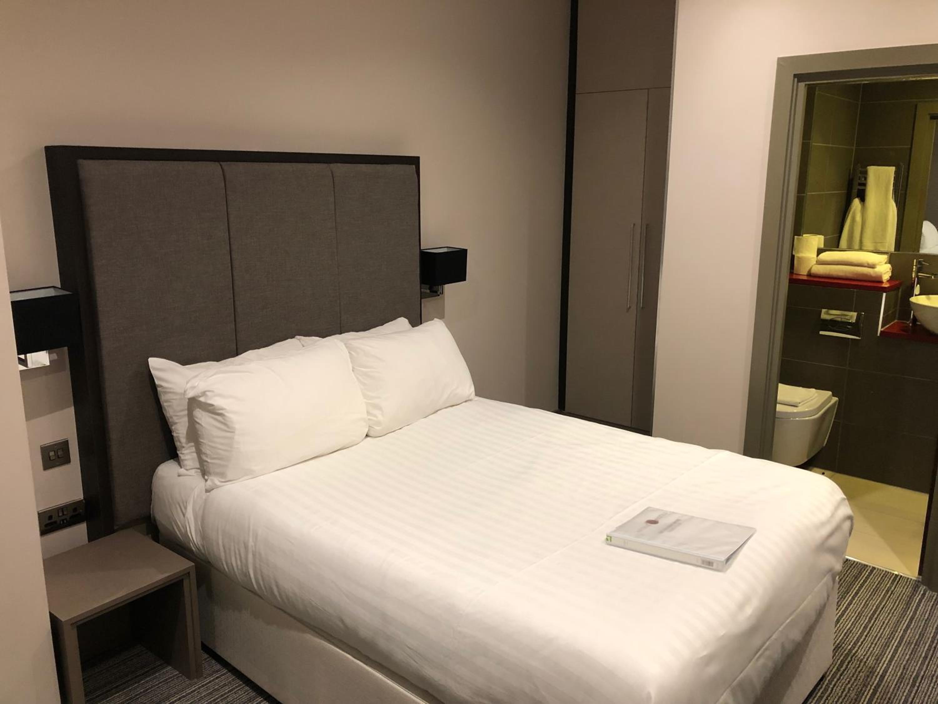 Double Room - No Window photo 1