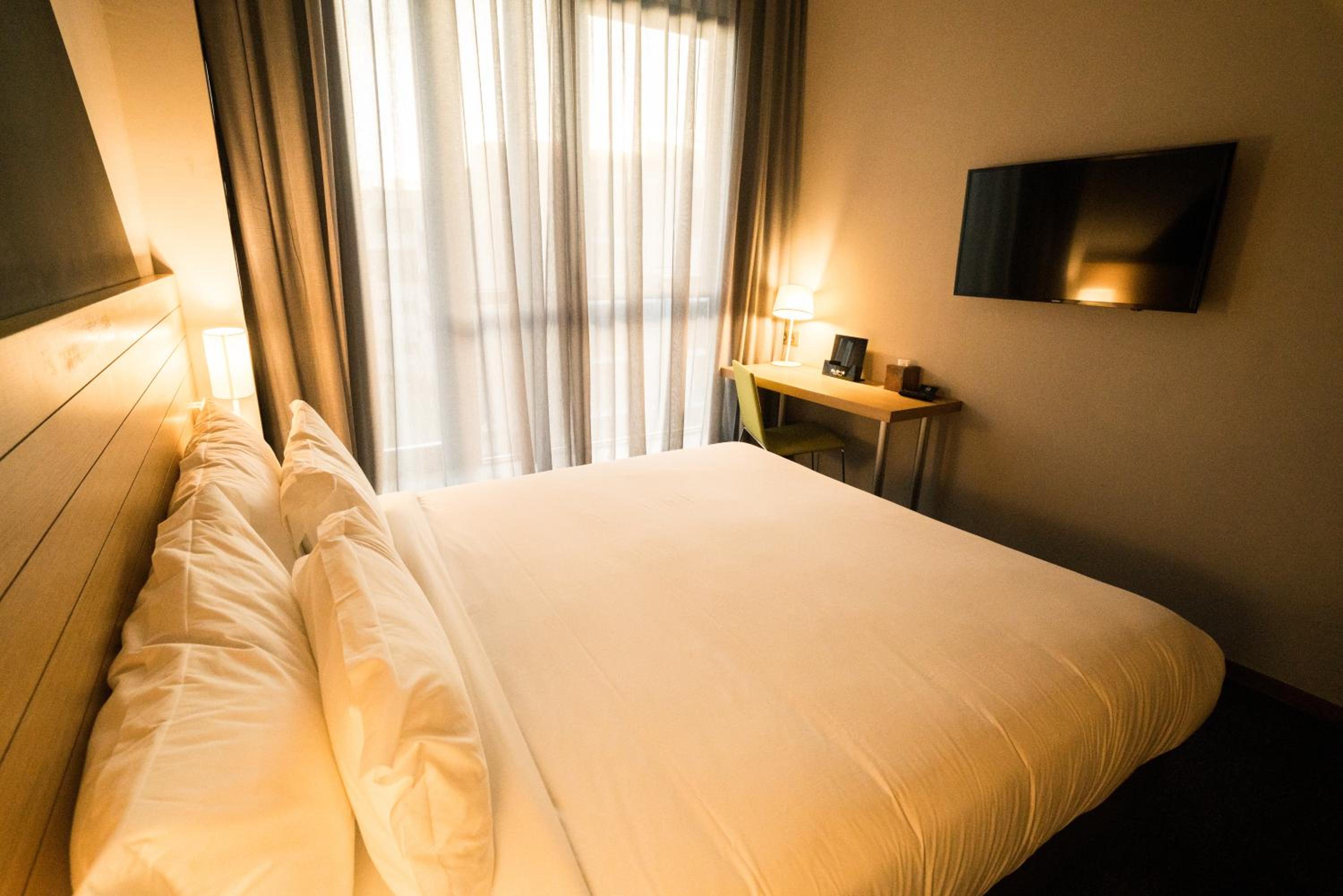 Superior King Room - Photo 8