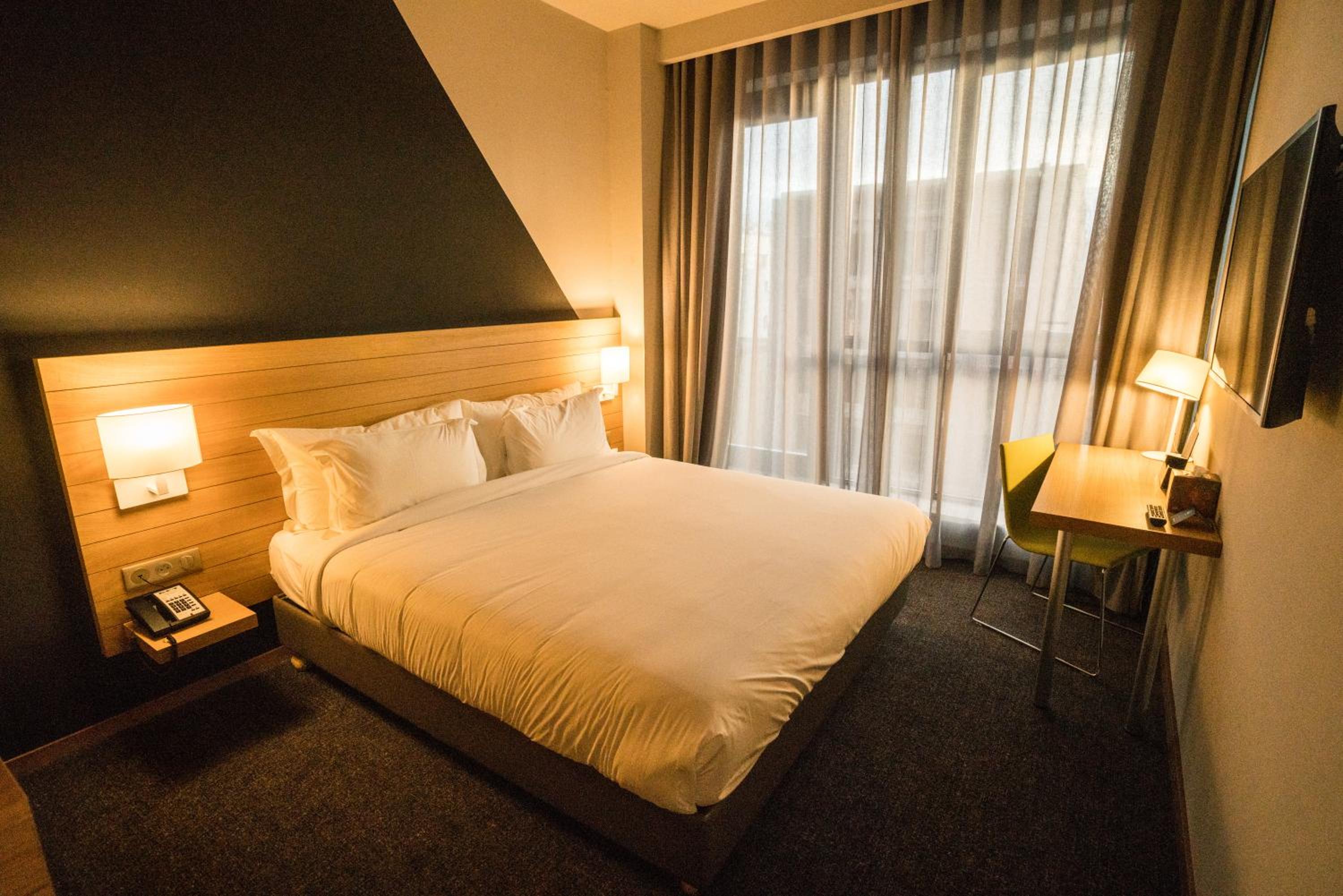 Superior King Room - Photo 9