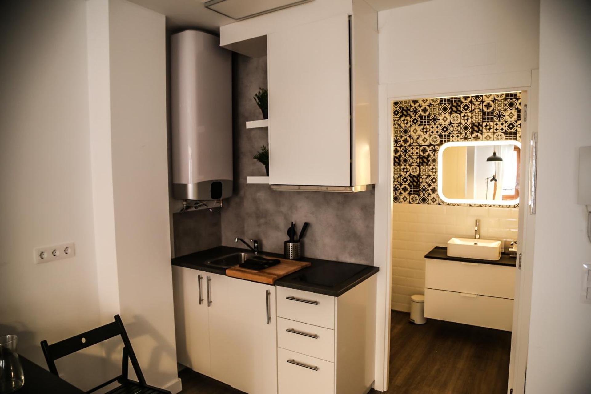 Apartment with Shower photo 2