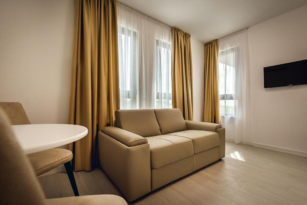 Apartment with Garden View