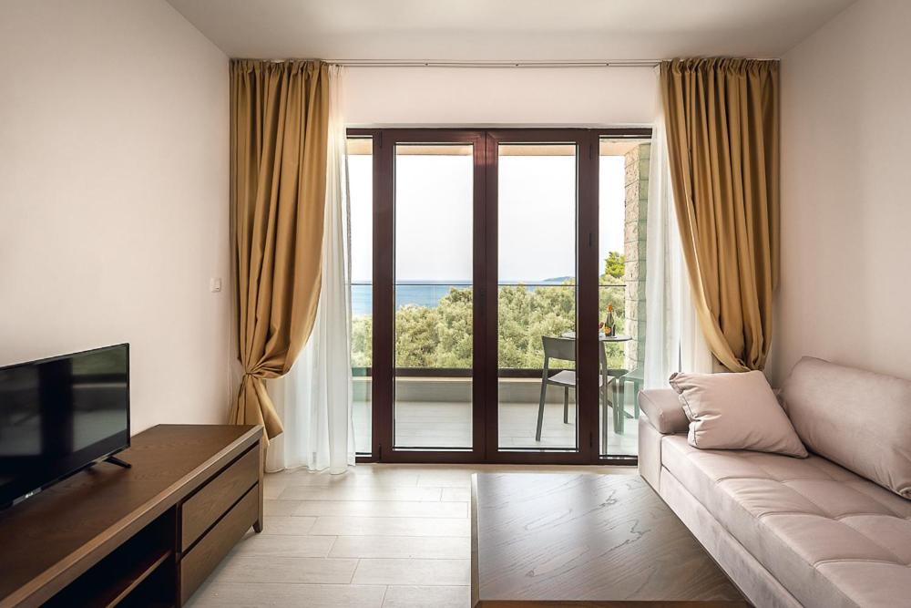 Two-Bedroom Apartment with Balcony and Sea View