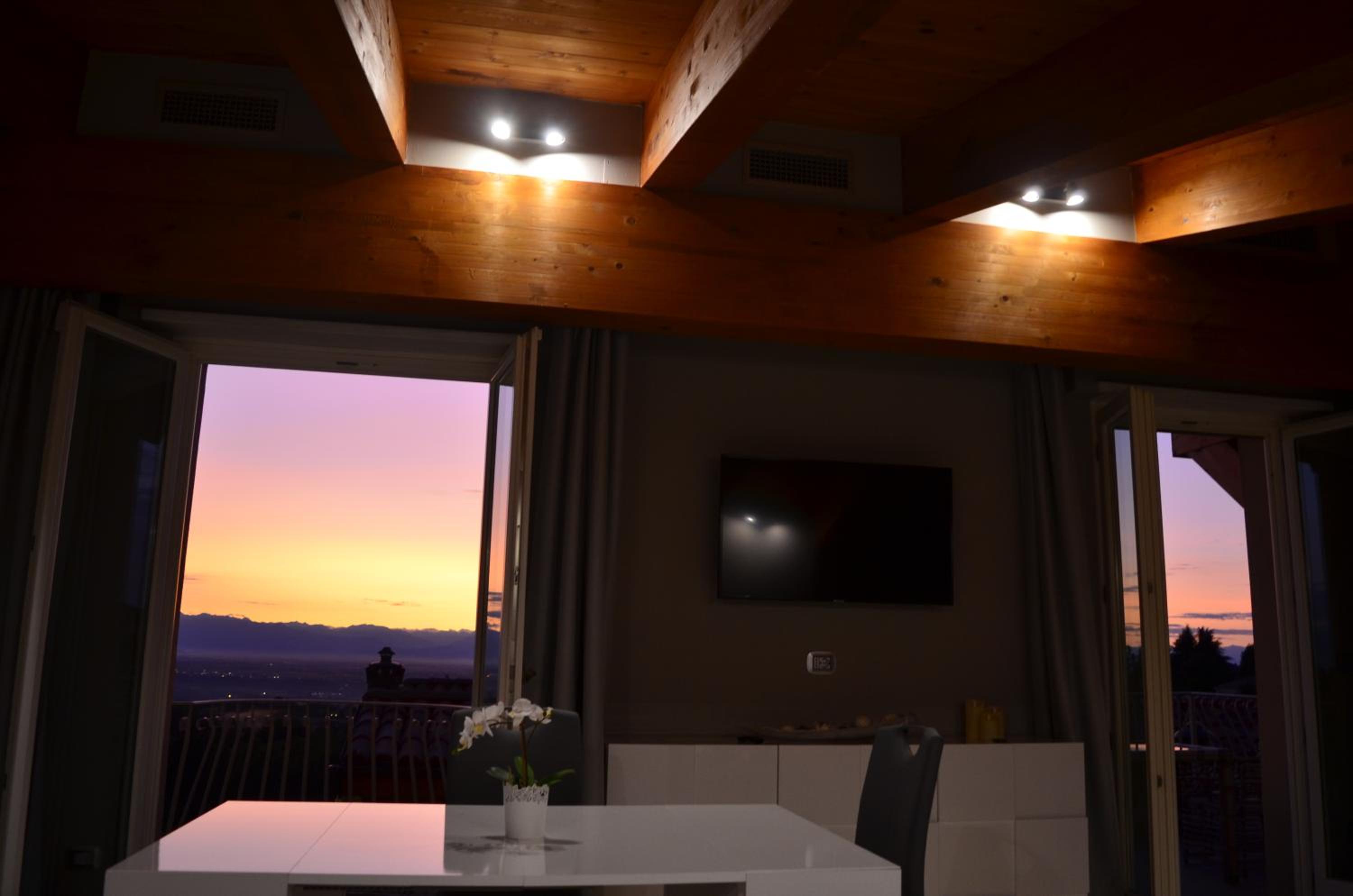 One-Bedroom Suite - Photo 9