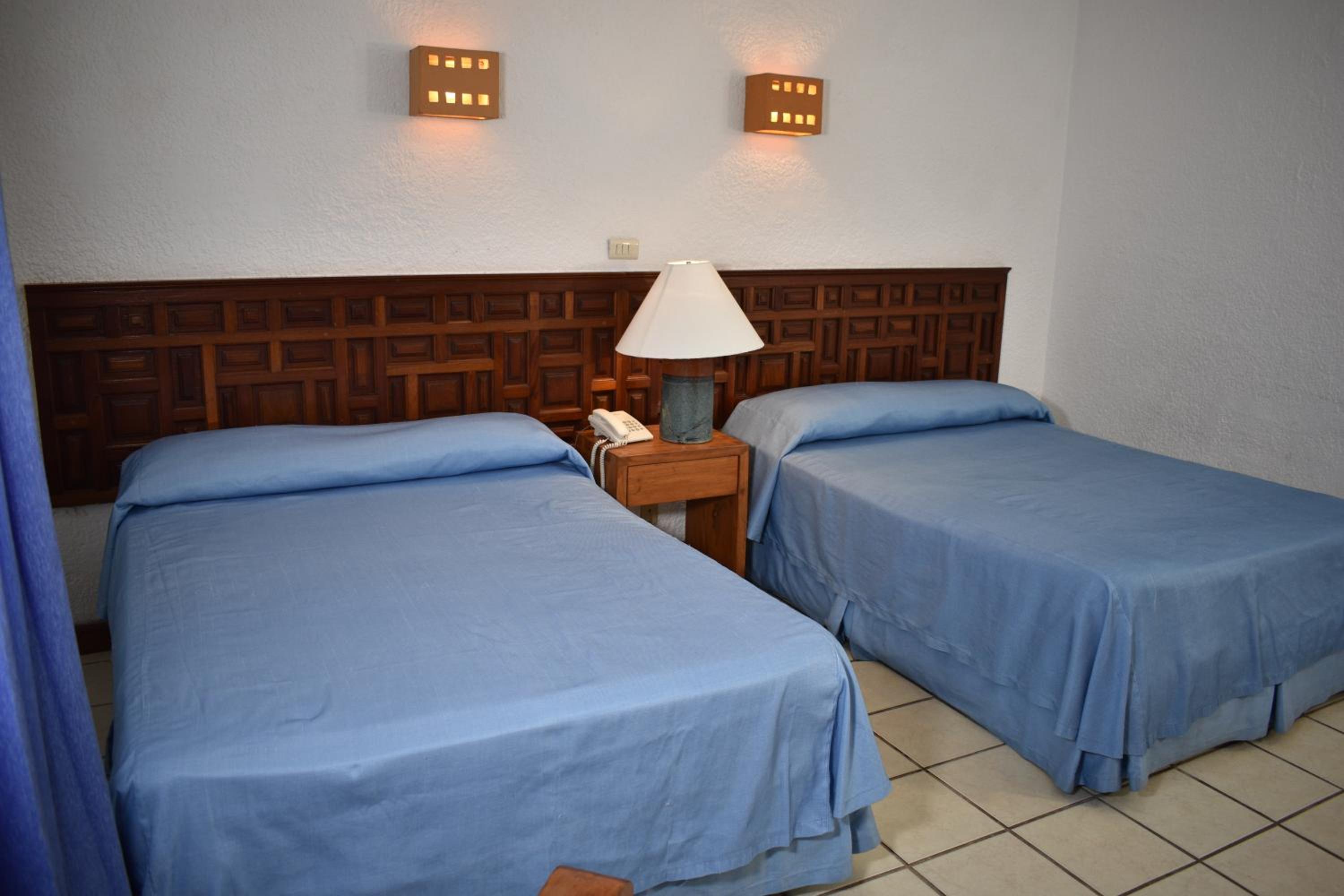 Double Room with Two Double Beds - Photo 5
