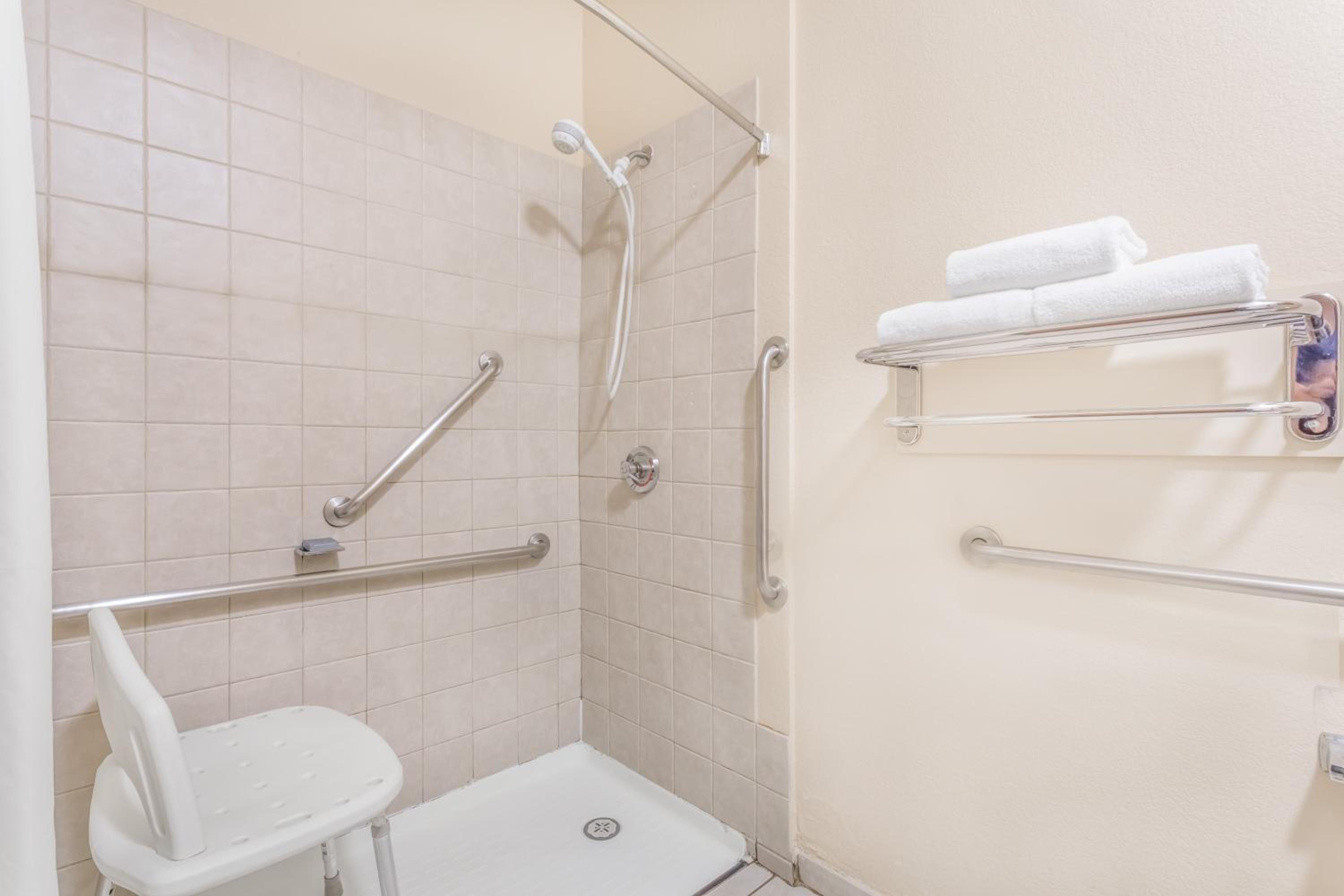 King Room - Mobility Access/Non-Smoking - Photo 3
